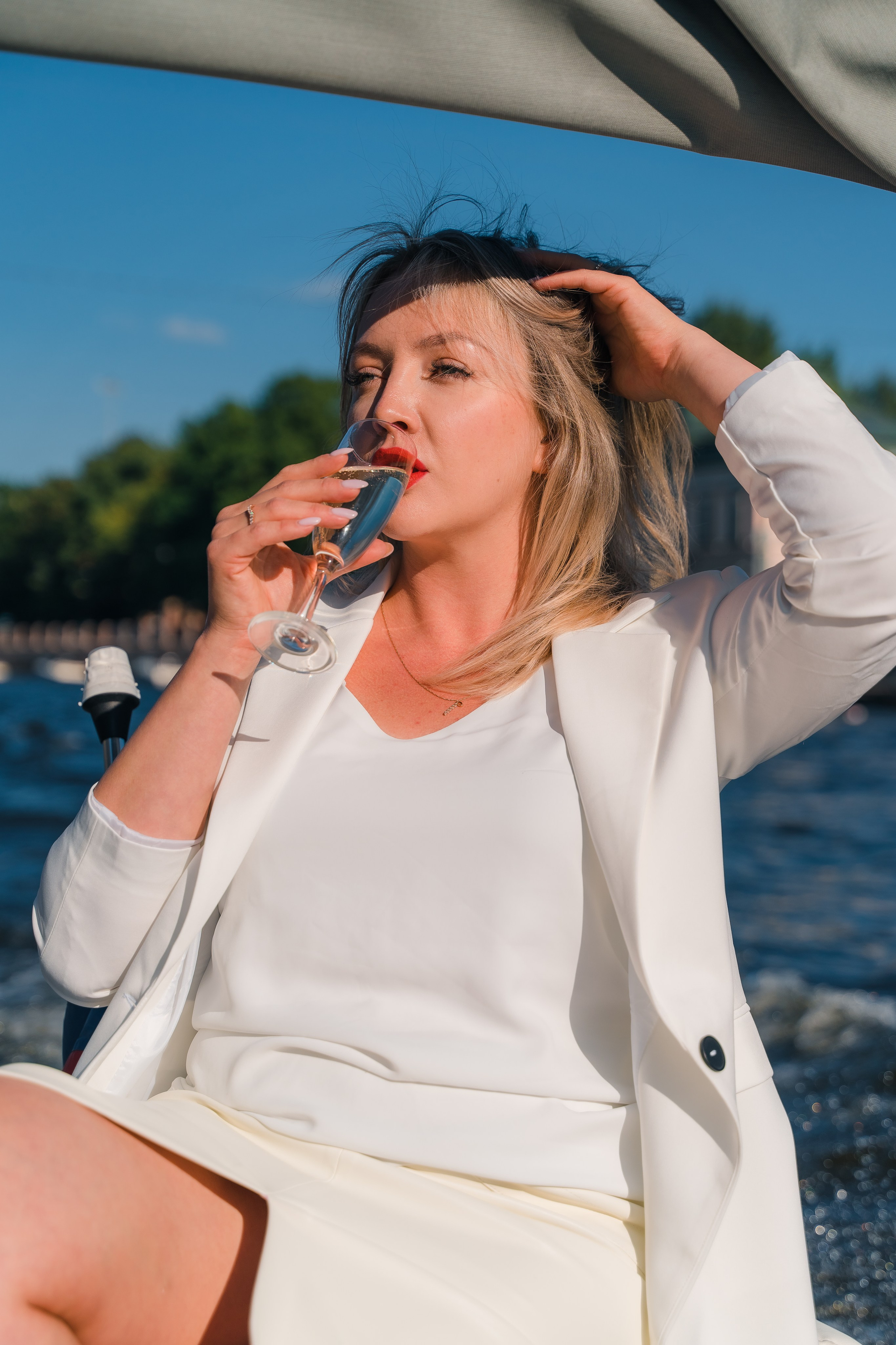 Фотосъемка девичника, встреча девушек, веселые женские портреты