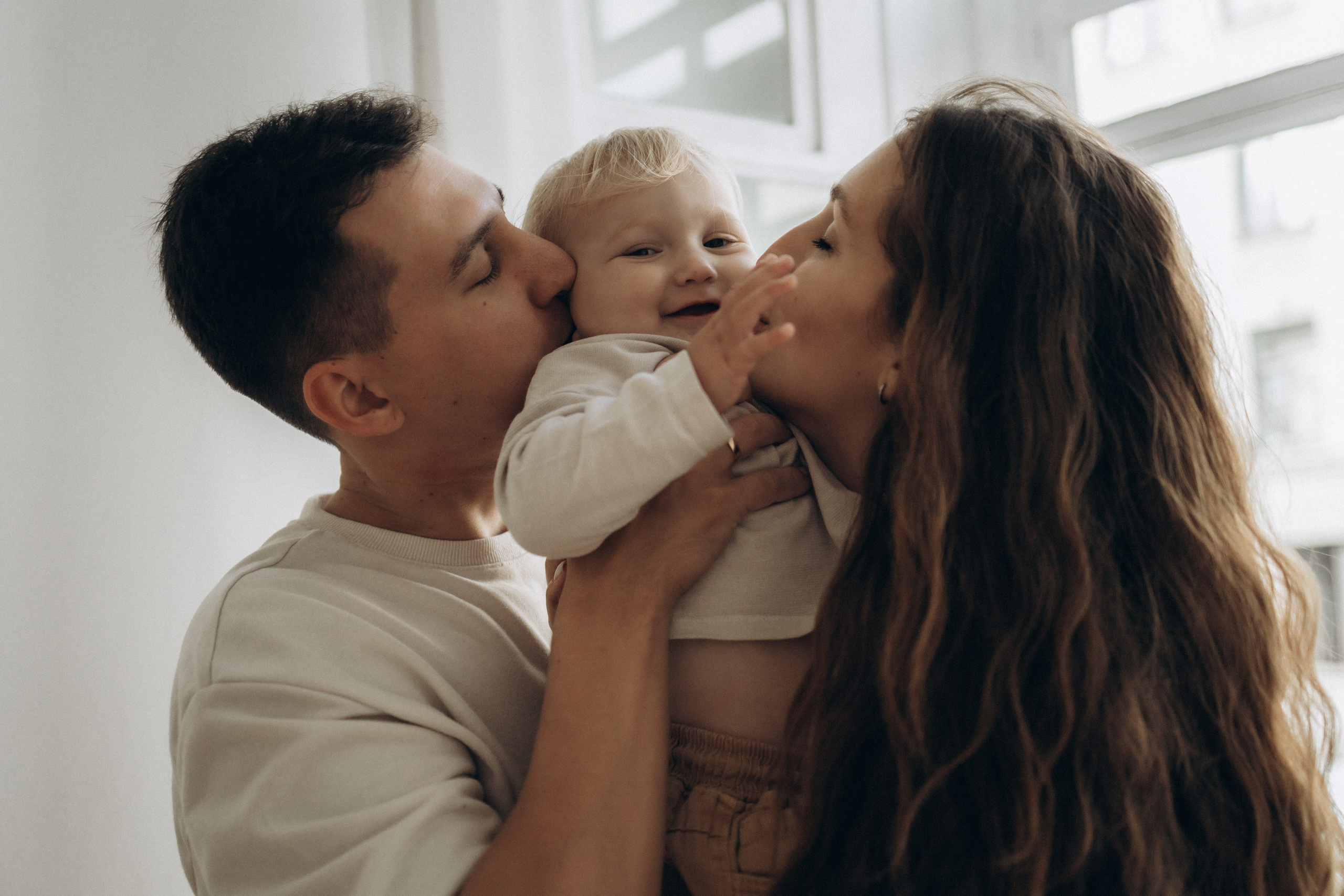 Яна, Дима и малыш Мирон. Семейный, домашний, ньюборн фотограф Москва Цветкова Елизавета