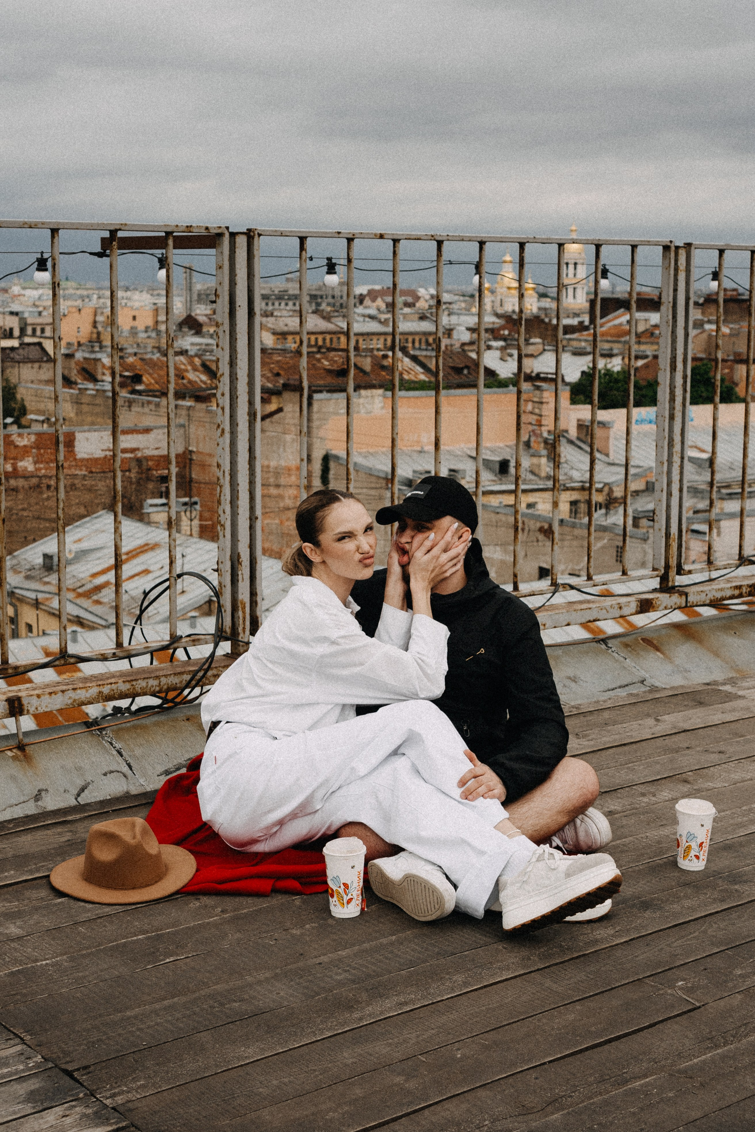 МЫ ГУЛЯЛИ ПРО КРЫШАМ ПИТЕРА. Профессиональный фотограф, Санкт-Петербург — Виктория Богомолова