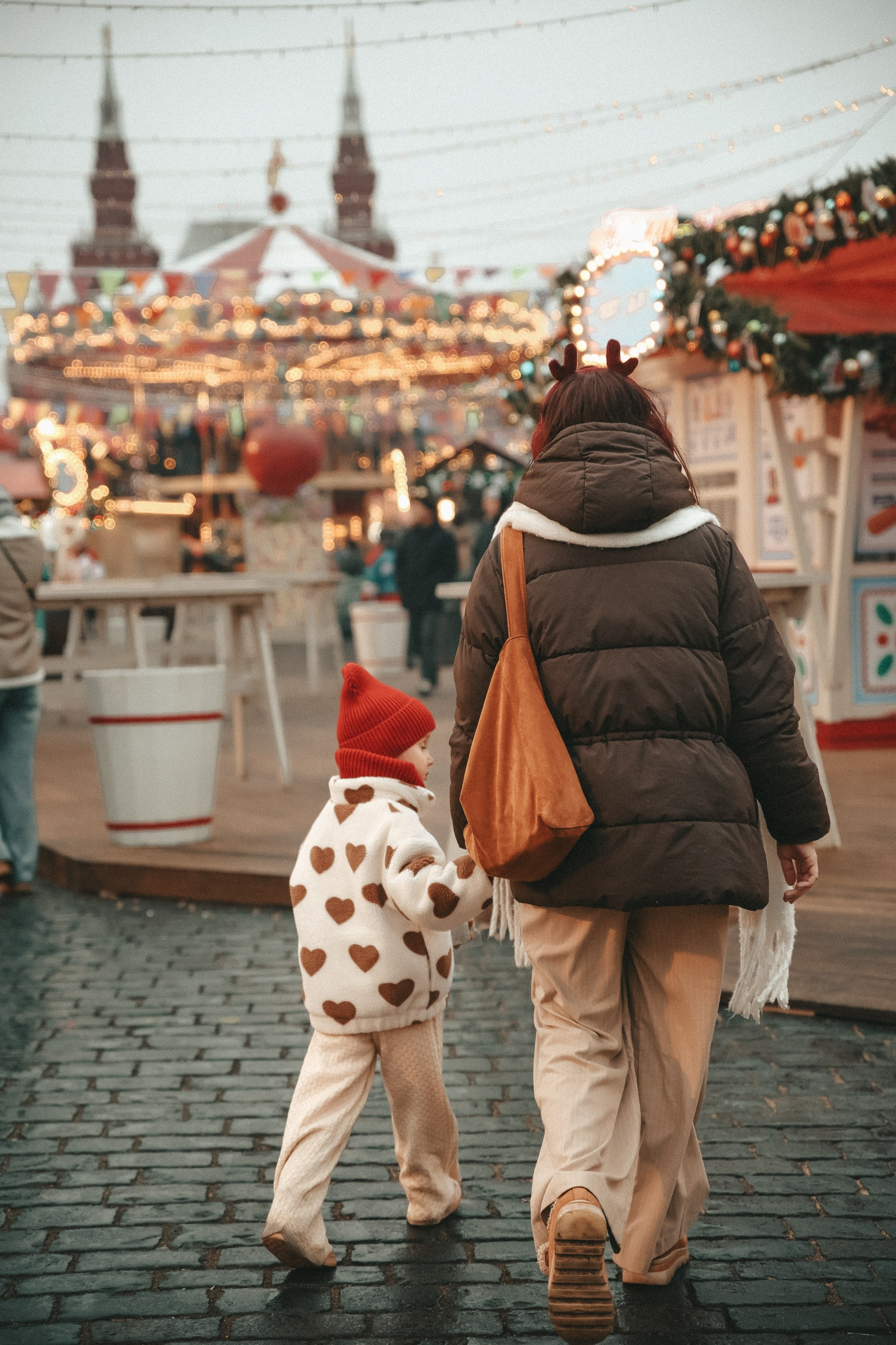 Новогодняя фотосессия на Гум ярмарка мама и дочка. Фотограф Владимир Москва