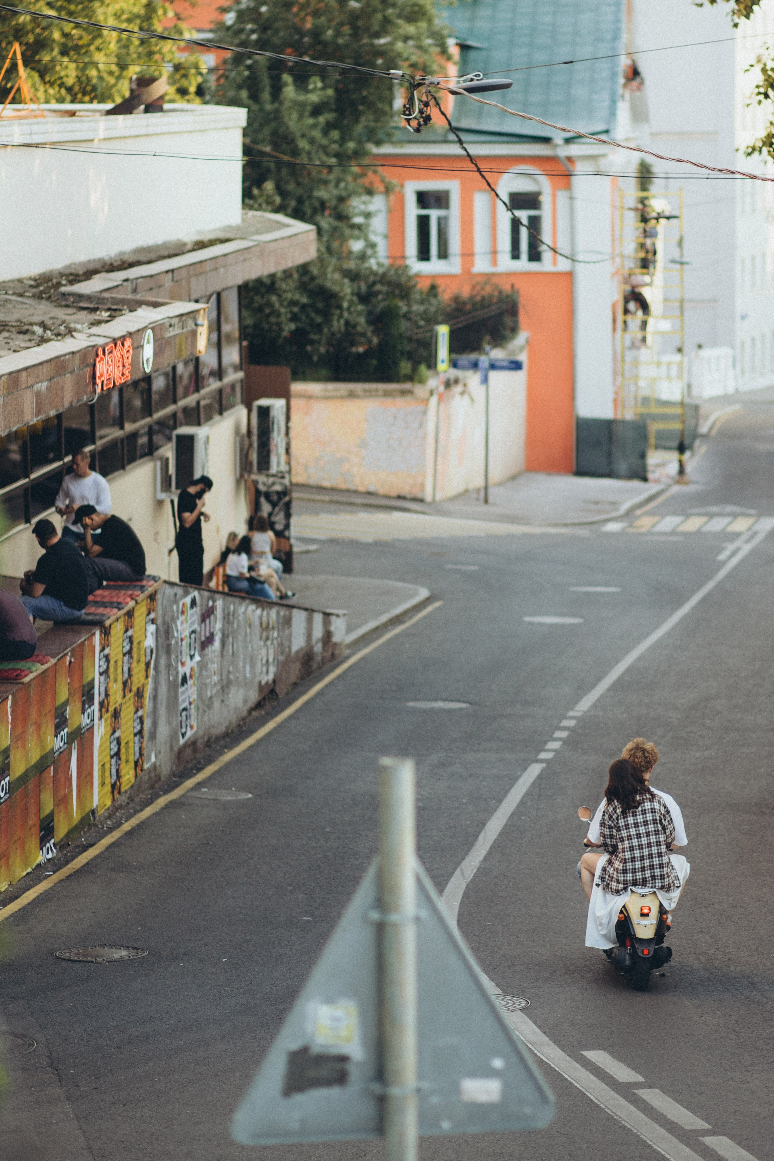 With a breeze. Wedding and family photographer