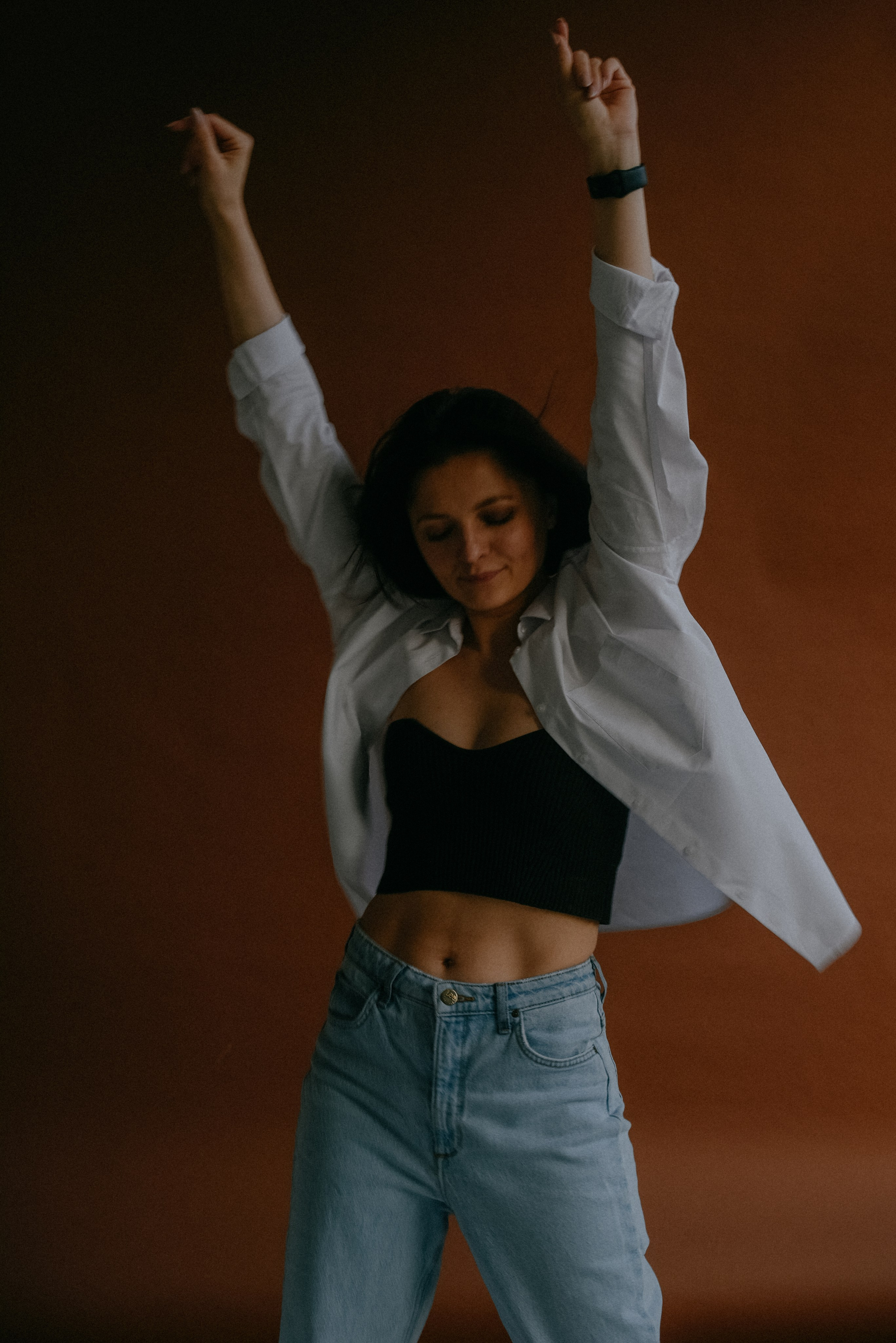 девушка в студи женская фотосессия в студии женская съемка