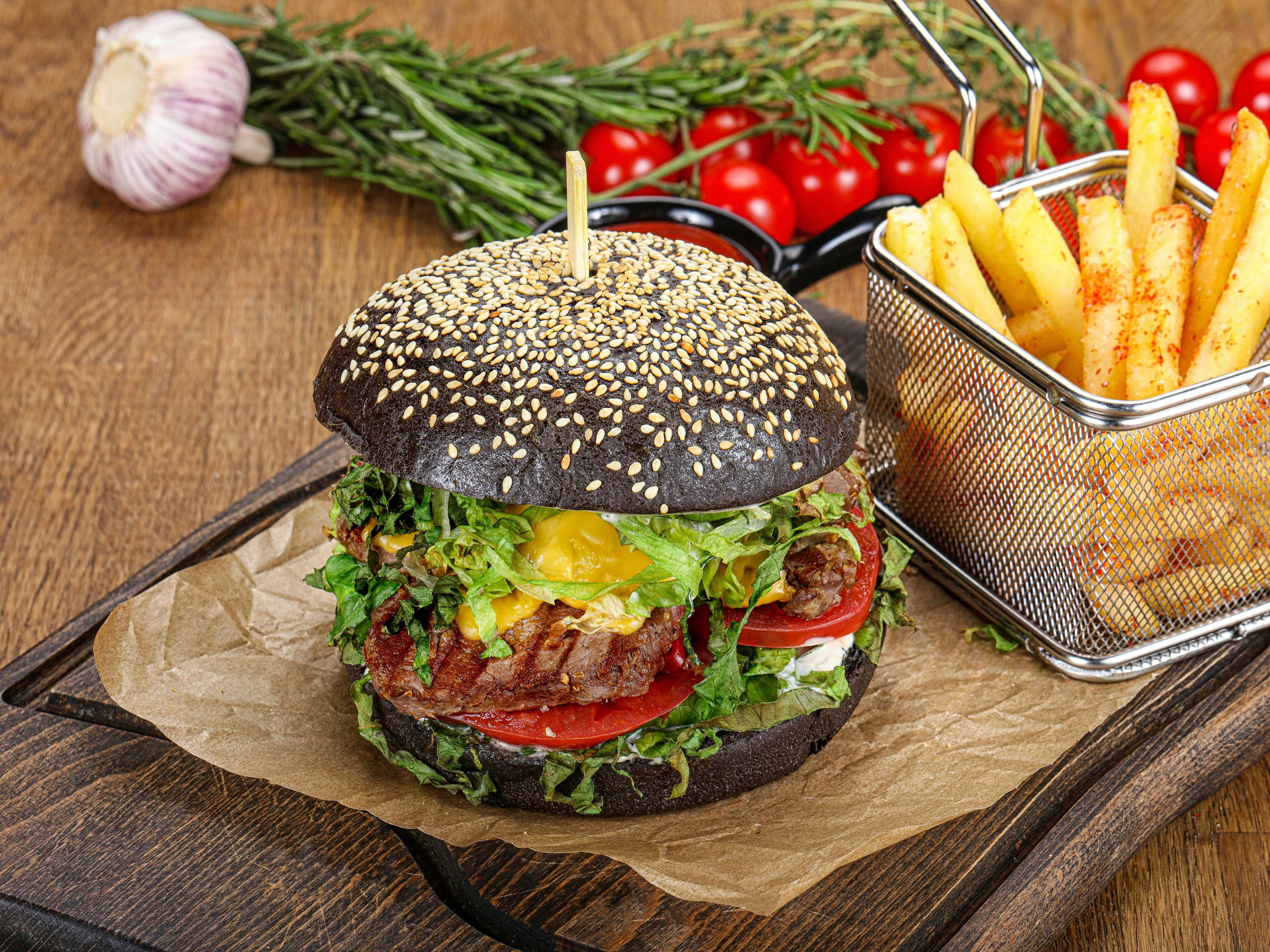 Фотосъемка бургеров и гамбургеров. Заказ по тел.: +7 (906) 006-90-22. Фуд-фотограф Андрей Старостин — съемка еды в Москве. 9000 руб. в час