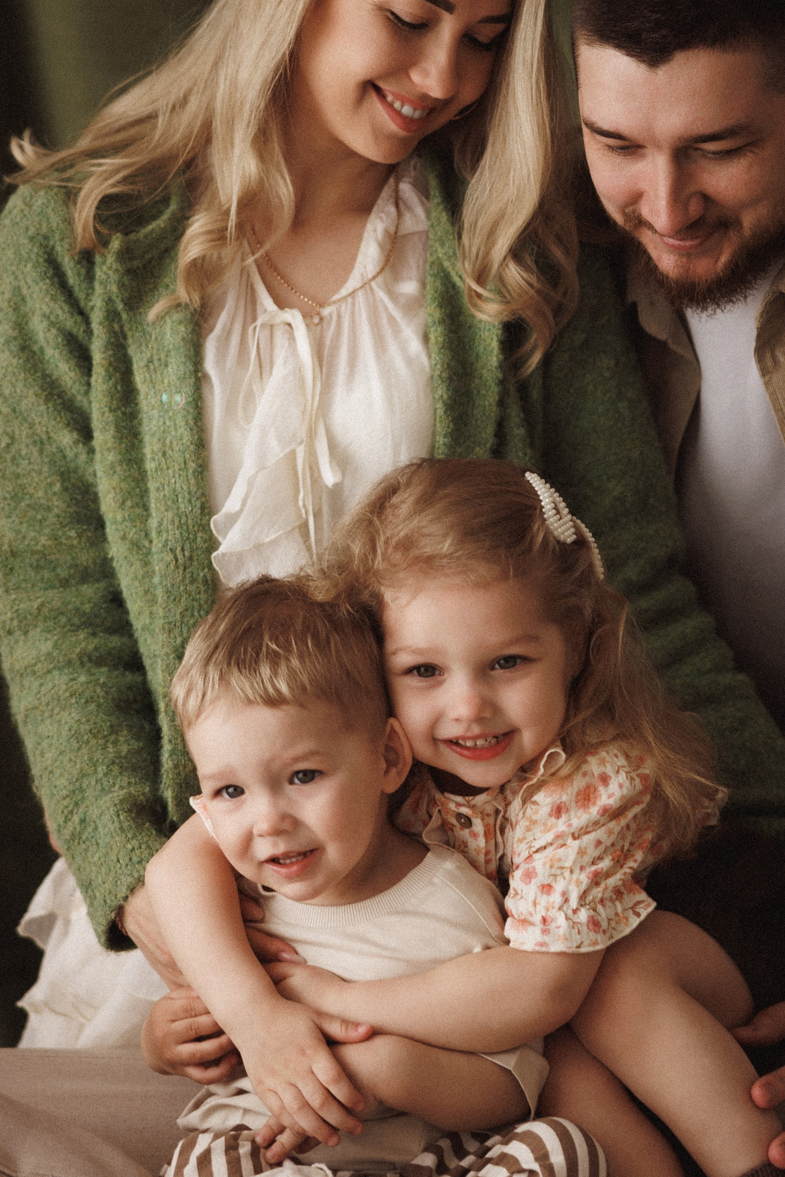 Семейная фотосессия в фотостудии «Mestone», город Краснодар. Семейный и детский фотограф в Краснодаре Анна Трашкова