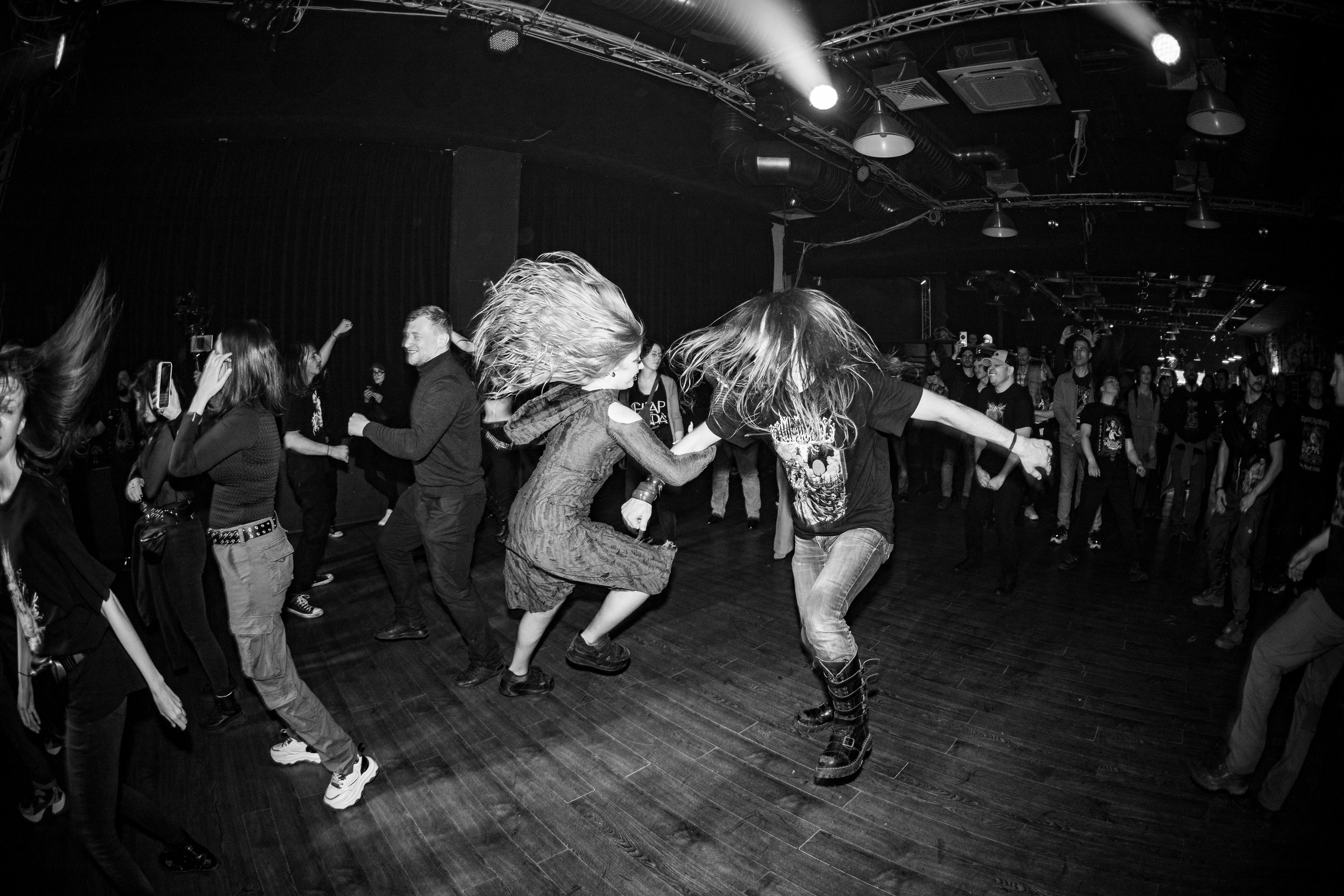 ИЛ • Minuala • Khlad|Glastonberry. Концертный и репортажный фотограф в Санкт-Петербурге Слава Пахомов