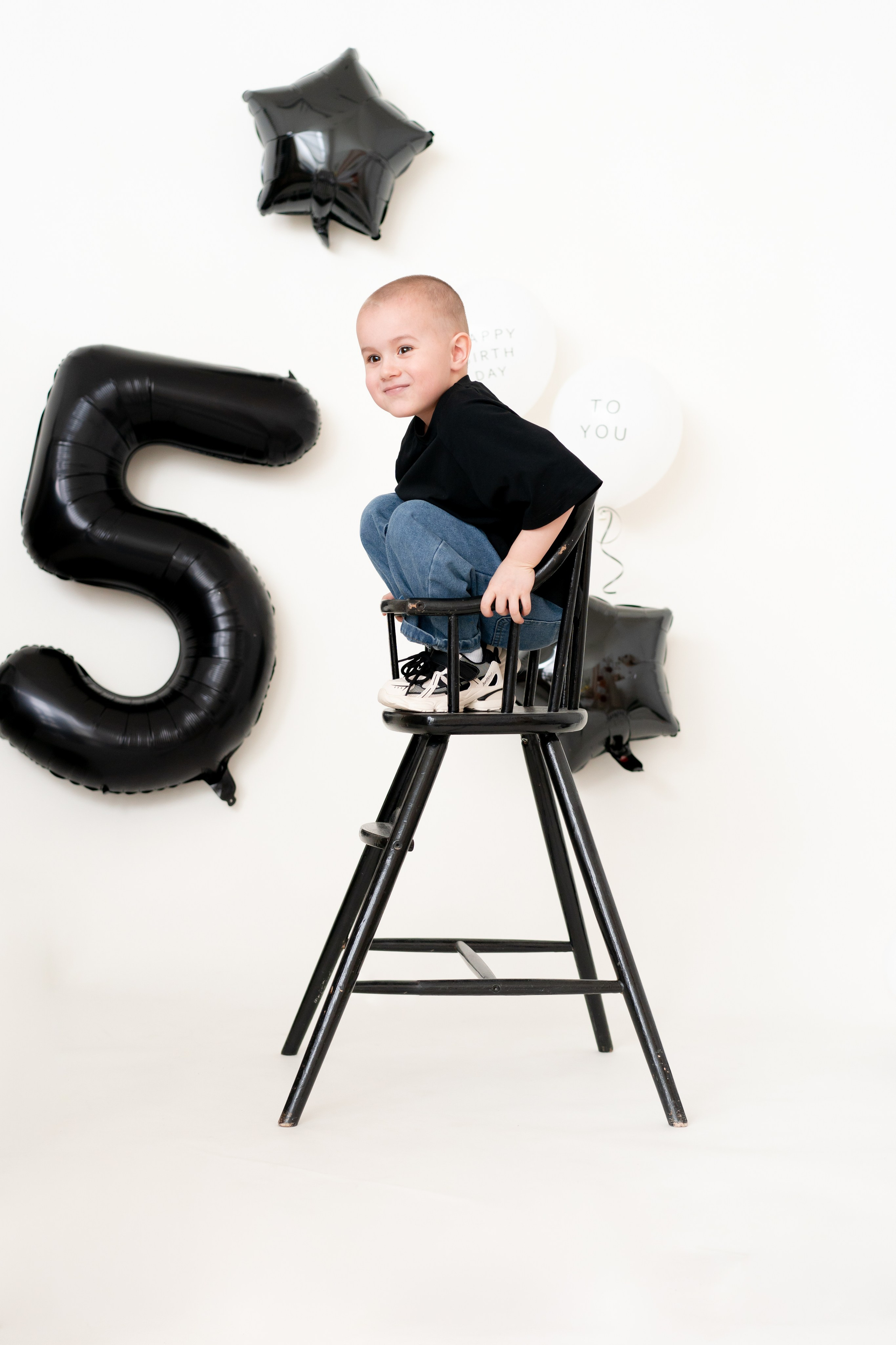 С Днём Рождения ребенка, портрет. Детская, семейная фотостудия в Санкт-Петербурге