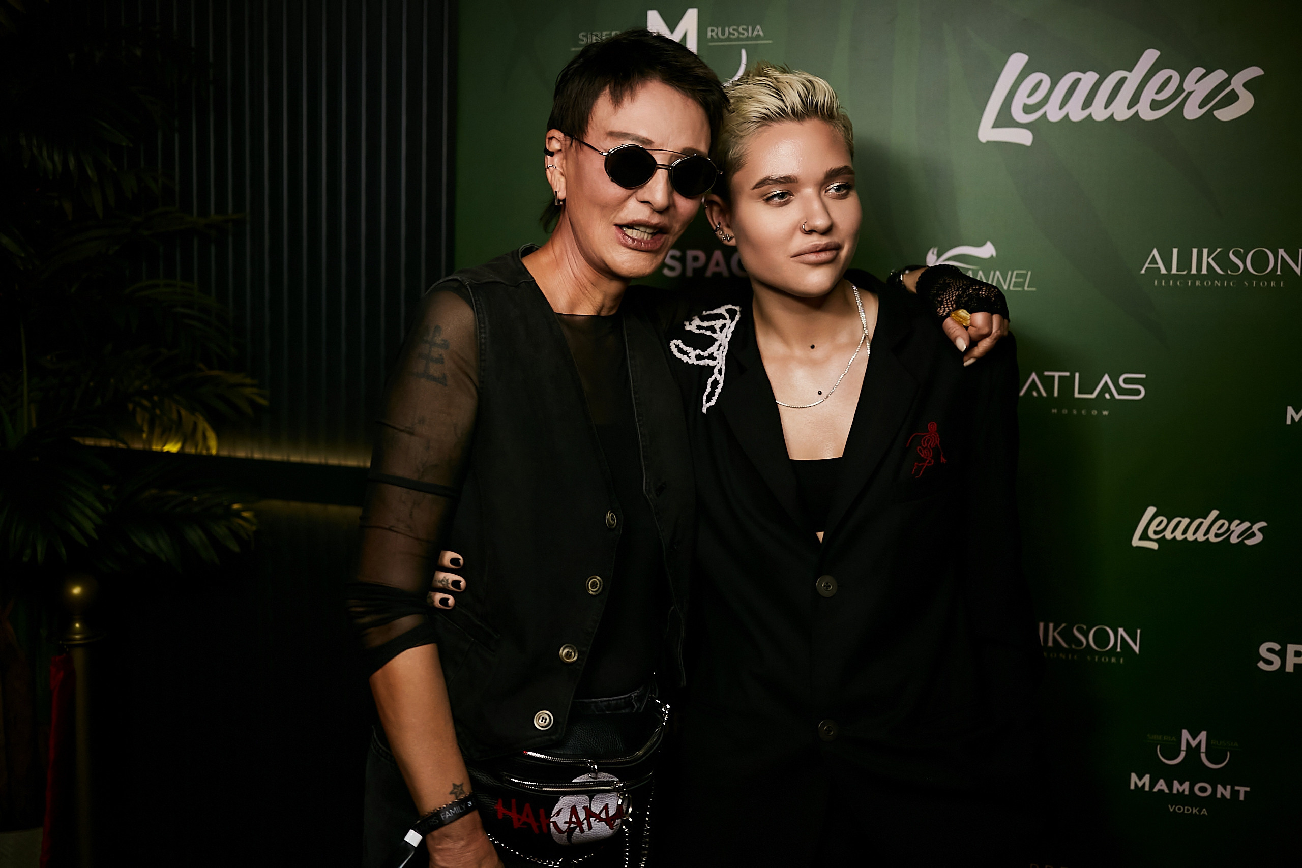 SCREENPAPER Unveils First Printed Glossy Magazine in Star-Studded Fashion Show. Фотограф и Видеограф в Москве. Олег Корушев