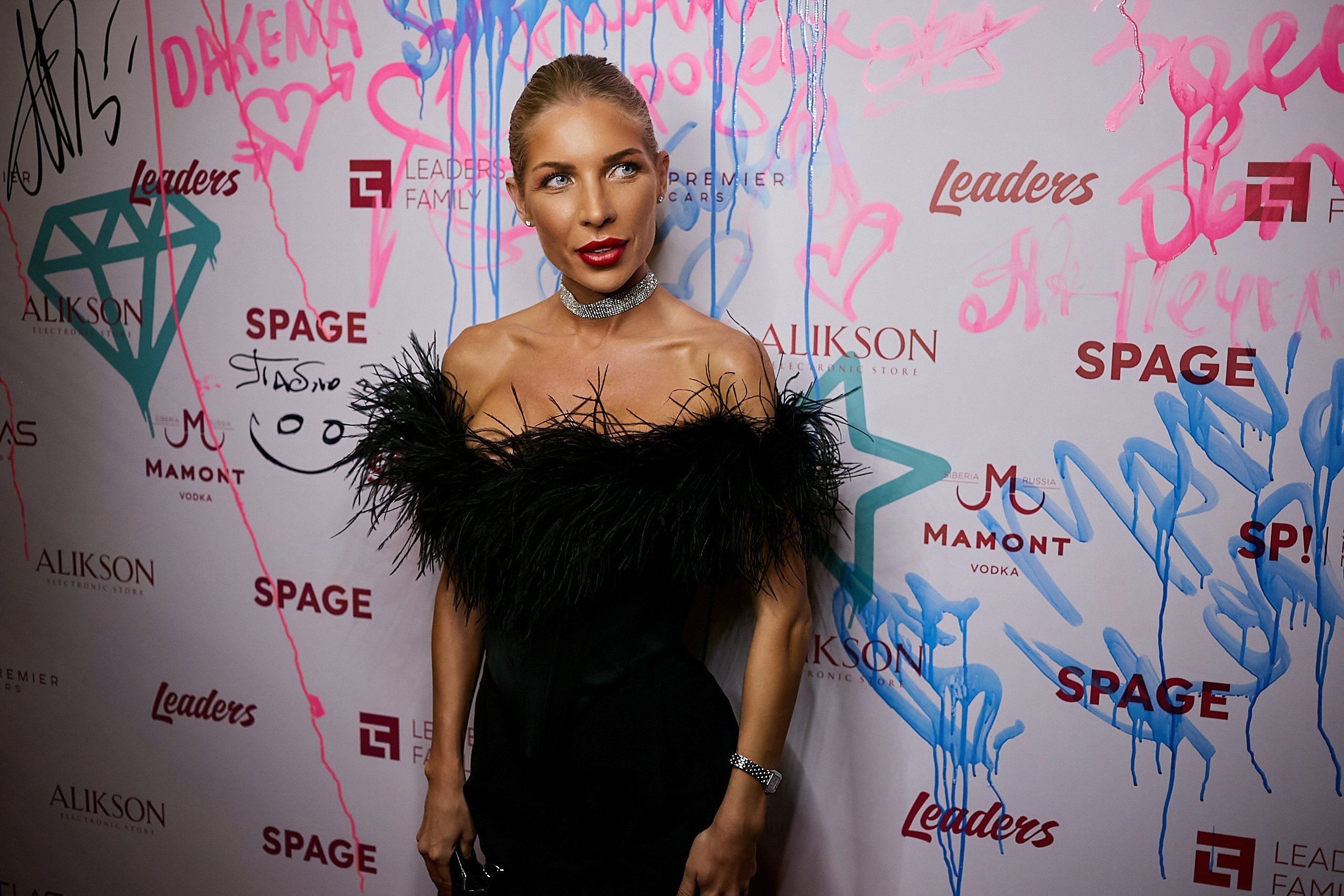 SCREENPAPER Unveils First Printed Glossy Magazine in Star-Studded Fashion Show. Фотограф и Видеограф в Москве. Олег Корушев