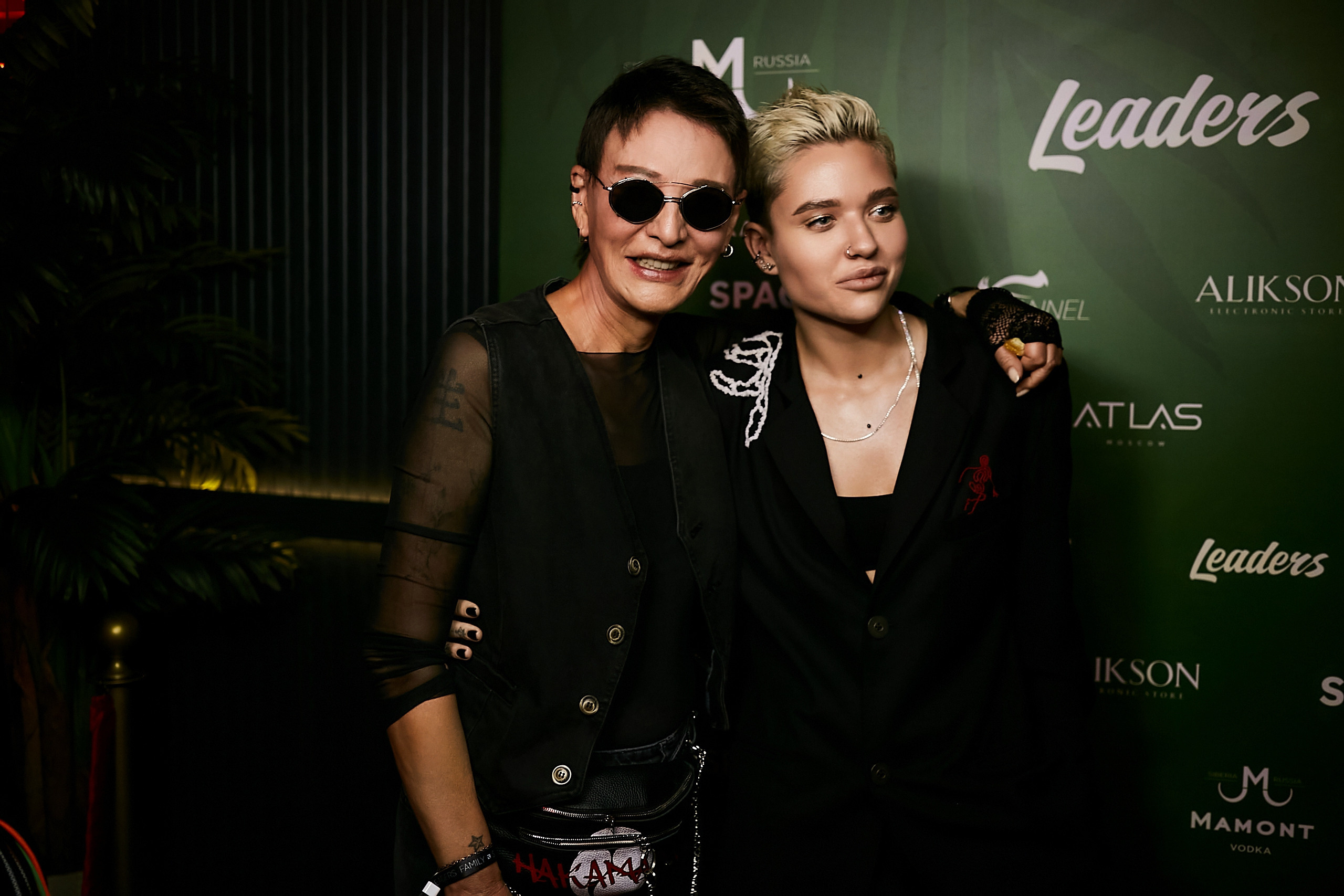 SCREENPAPER Unveils First Printed Glossy Magazine in Star-Studded Fashion Show. Фотограф и Видеограф в Москве. Олег Корушев