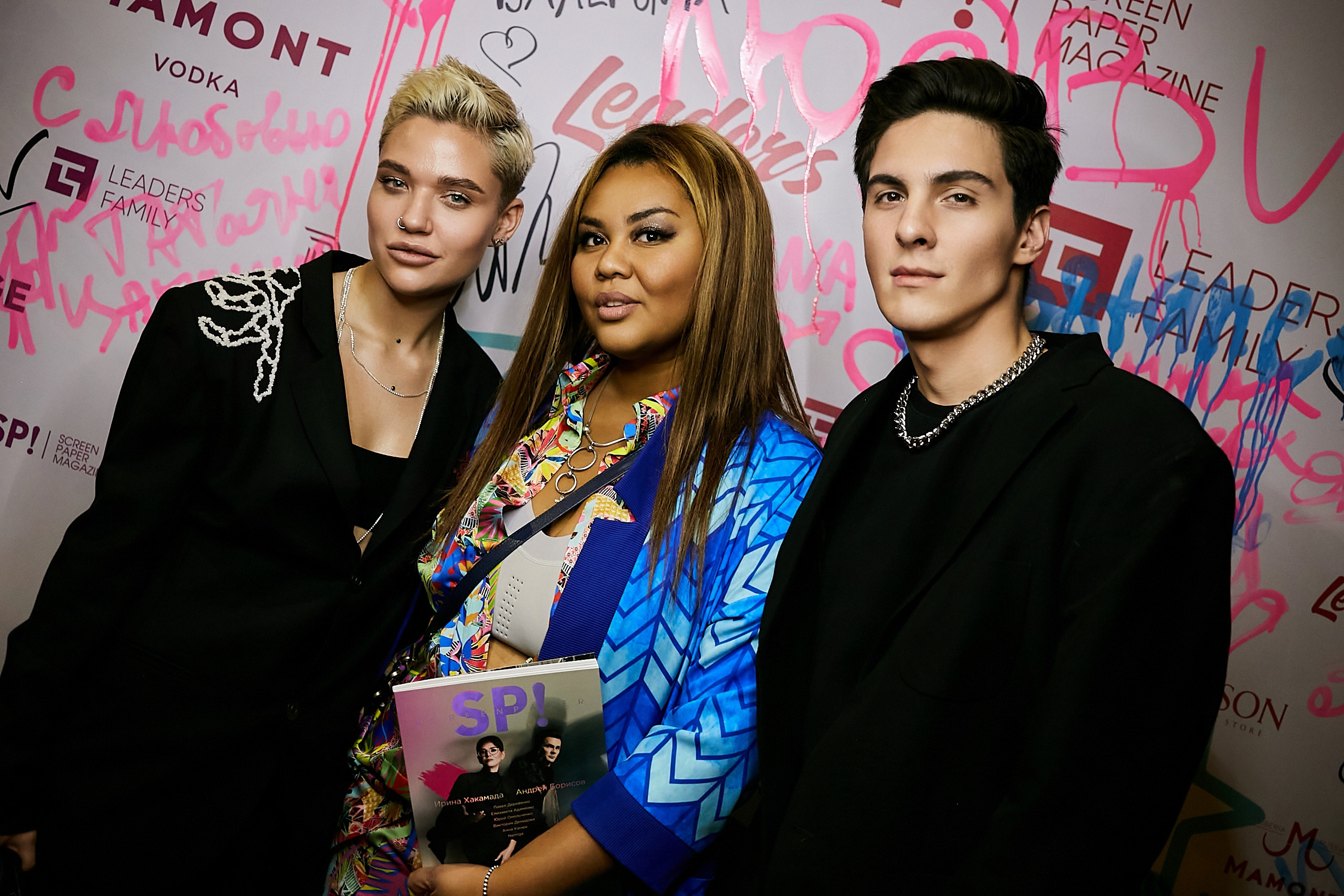 SCREENPAPER Unveils First Printed Glossy Magazine in Star-Studded Fashion Show. Фотограф и Видеограф в Москве. Олег Корушев