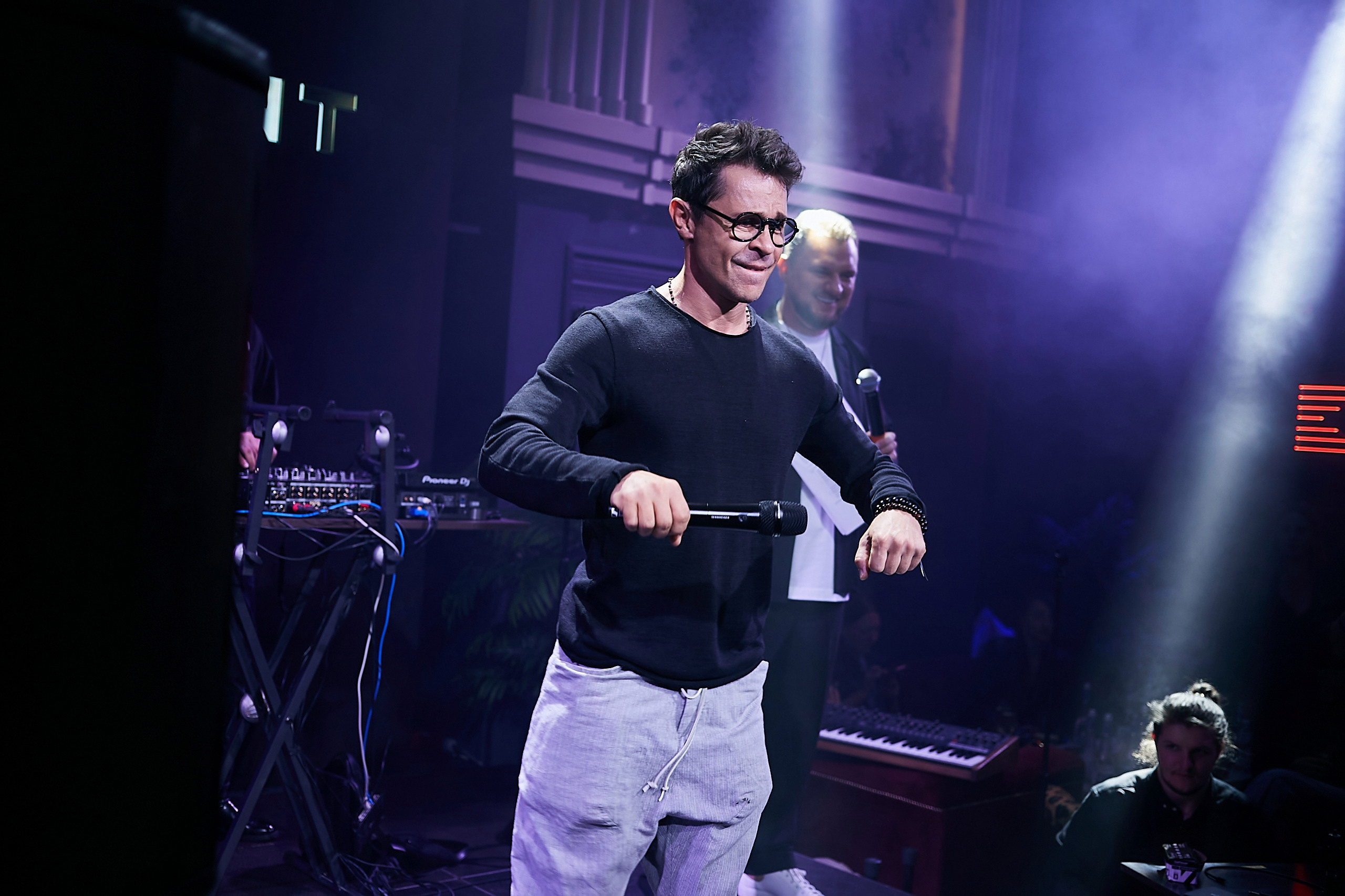 SCREENPAPER Unveils First Printed Glossy Magazine in Star-Studded Fashion Show. Фотограф и Видеограф в Москве. Олег Корушев