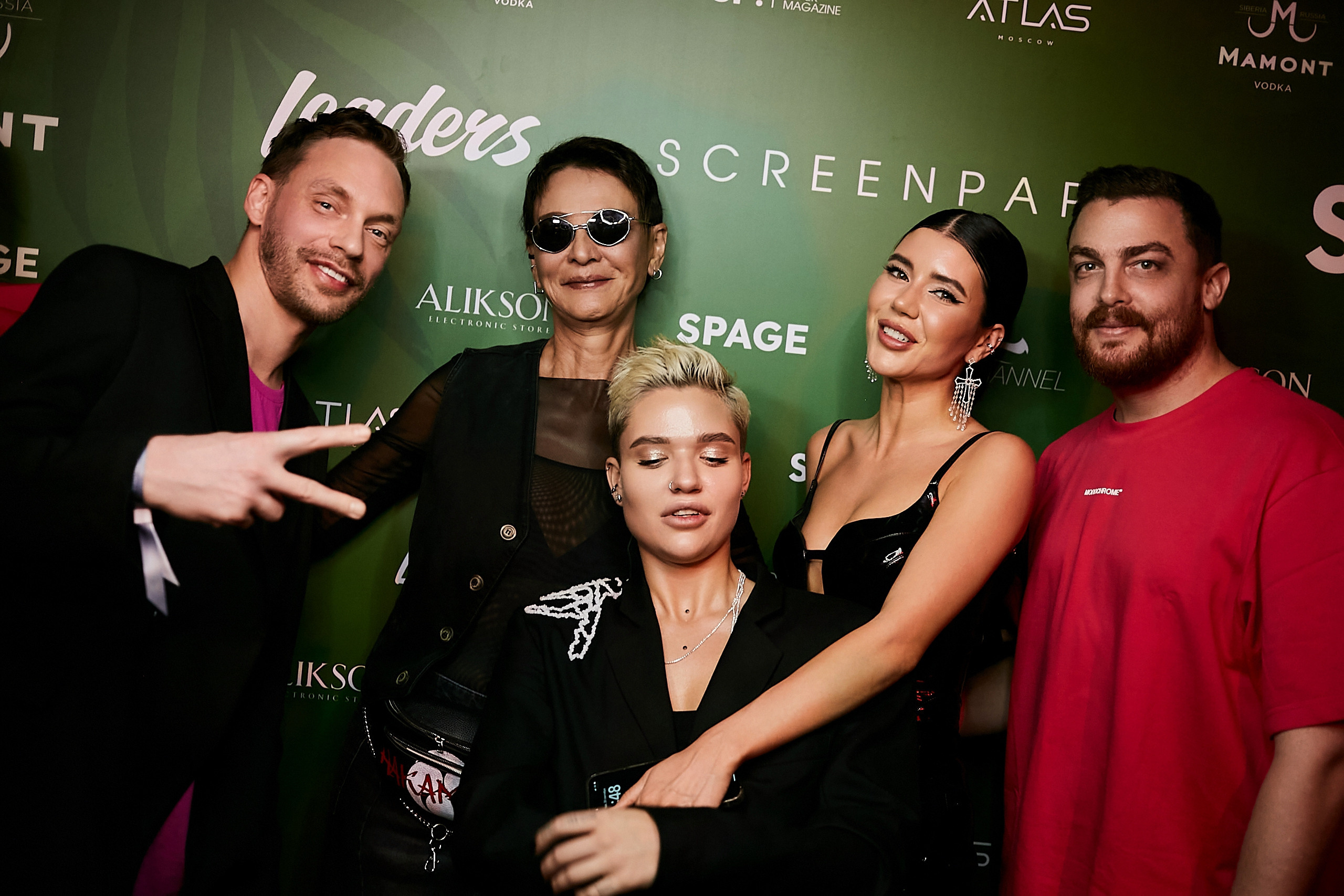 SCREENPAPER Unveils First Printed Glossy Magazine in Star-Studded Fashion Show. Фотограф и Видеограф в Москве. Олег Корушев