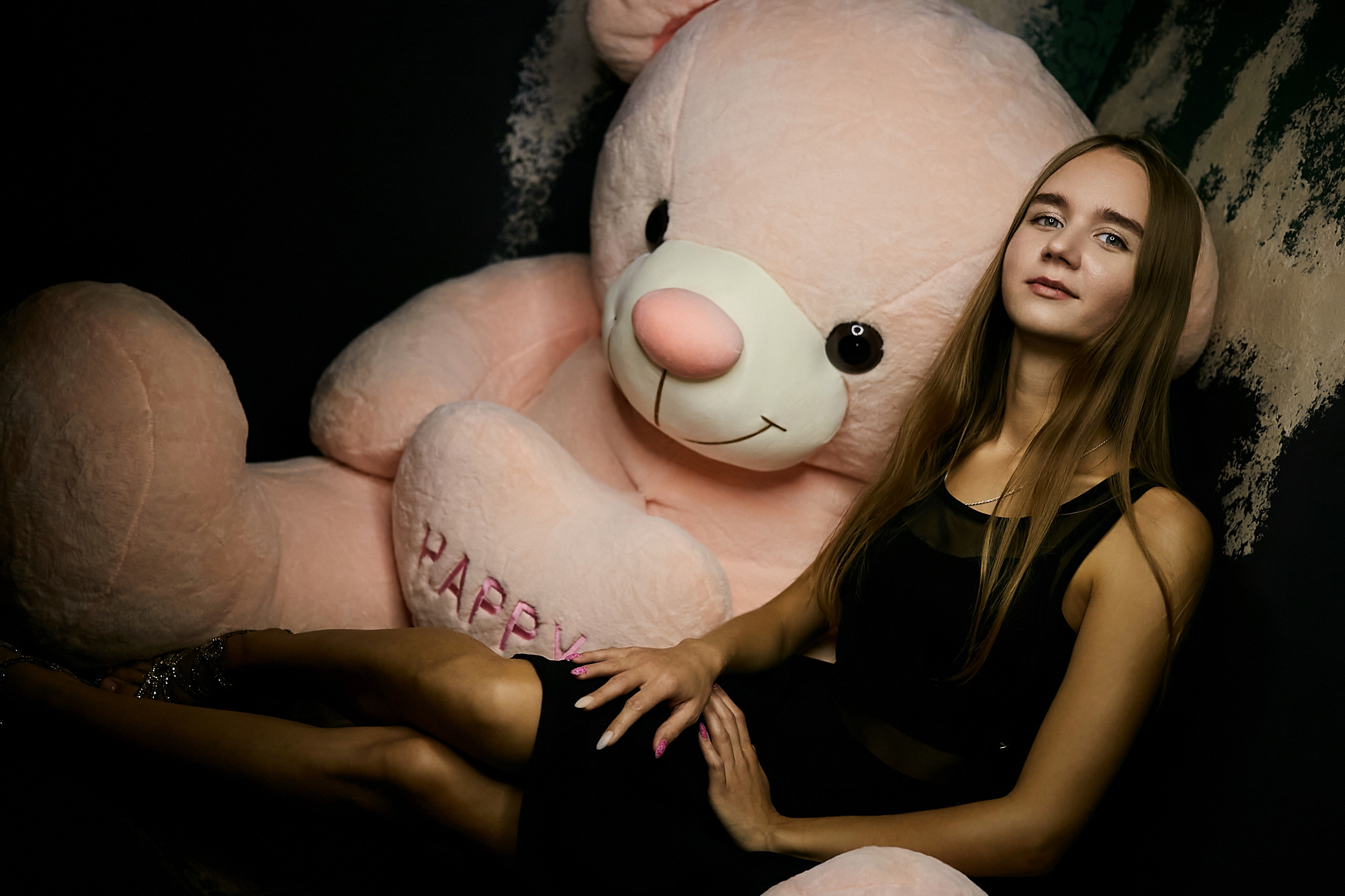 SCREENPAPER Unveils First Printed Glossy Magazine in Star-Studded Fashion Show. Фотограф и Видеограф в Москве. Олег Корушев