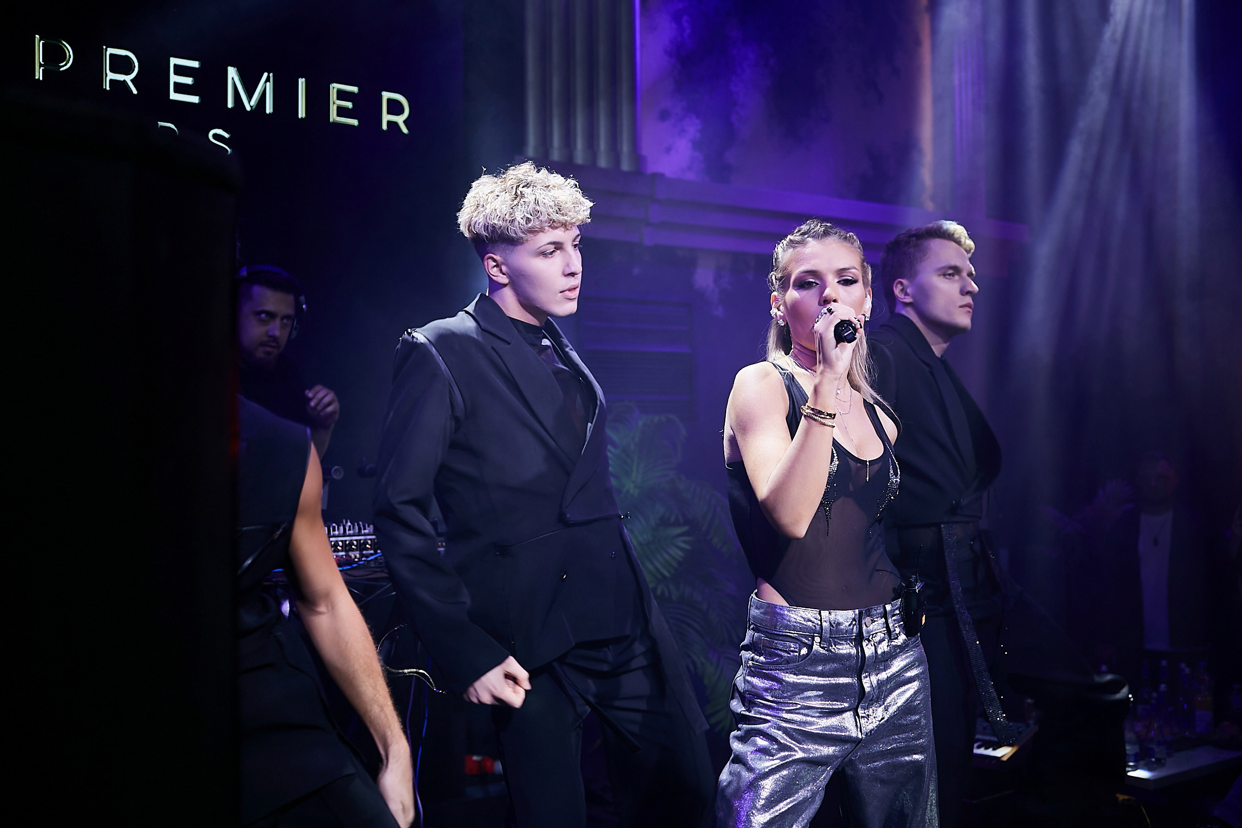 SCREENPAPER Unveils First Printed Glossy Magazine in Star-Studded Fashion Show. Фотограф и Видеограф в Москве. Олег Корушев