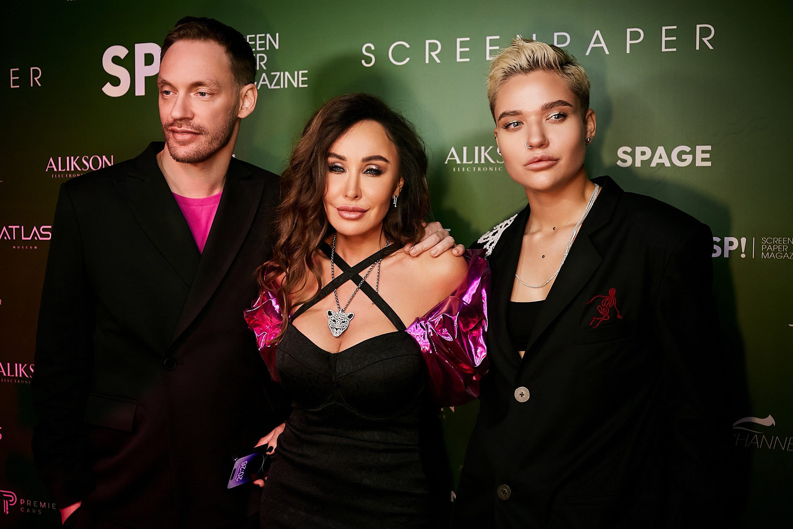 SCREENPAPER Unveils First Printed Glossy Magazine in Star-Studded Fashion Show. Фотограф и Видеограф в Москве. Олег Корушев