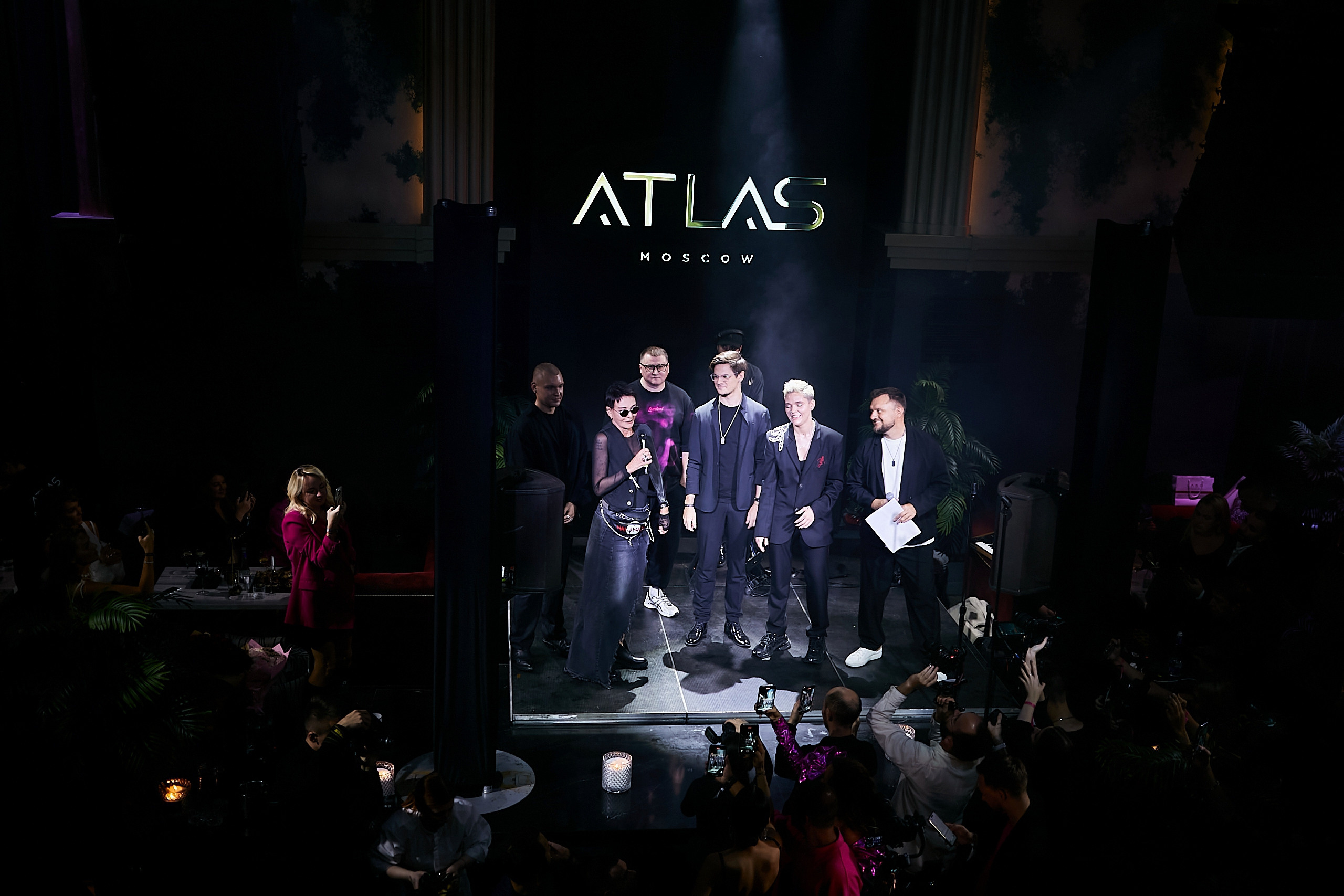 SCREENPAPER Unveils First Printed Glossy Magazine in Star-Studded Fashion Show. Фотограф и Видеограф в Москве. Олег Корушев