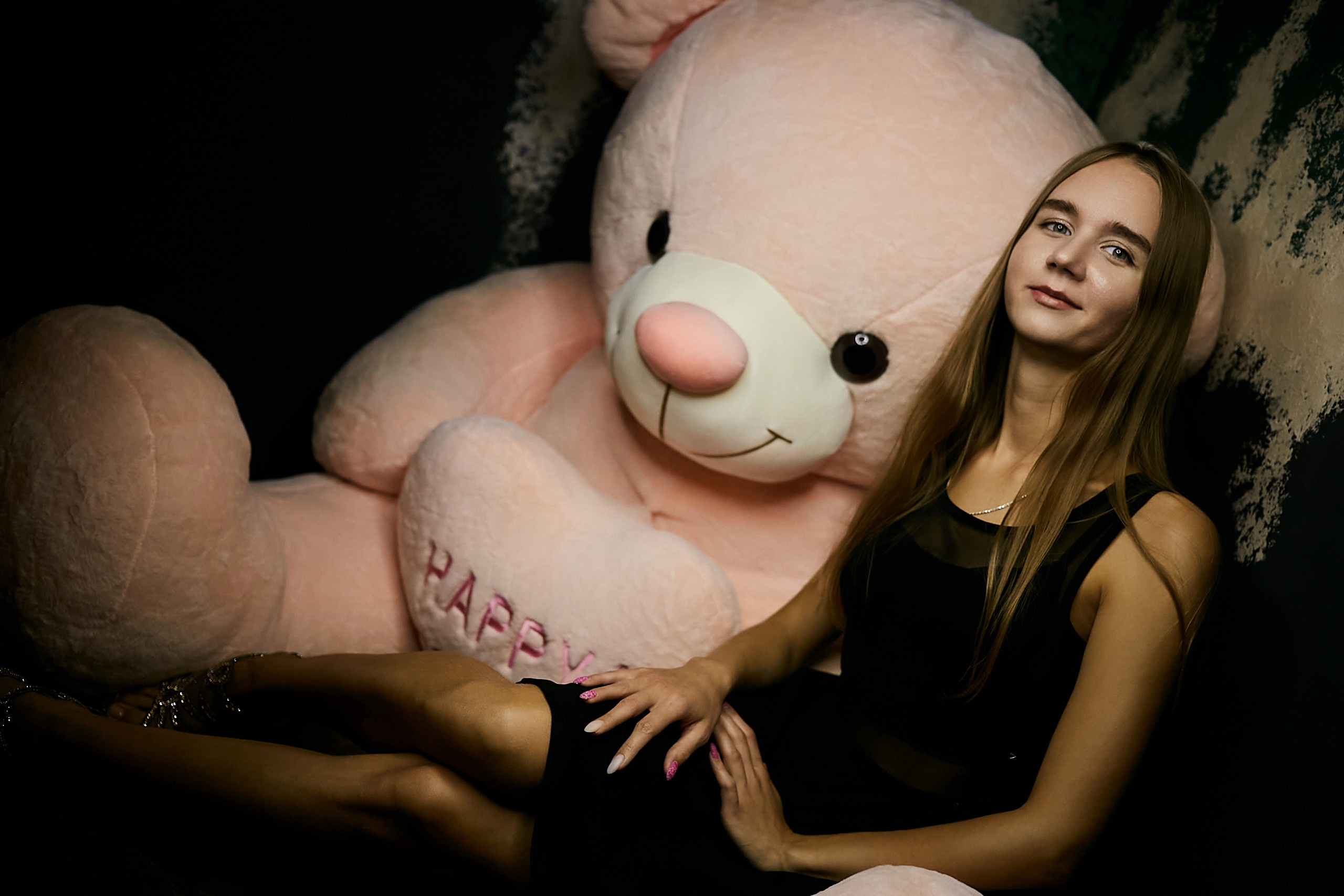 SCREENPAPER Unveils First Printed Glossy Magazine in Star-Studded Fashion Show. Фотограф и Видеограф в Москве. Олег Корушев