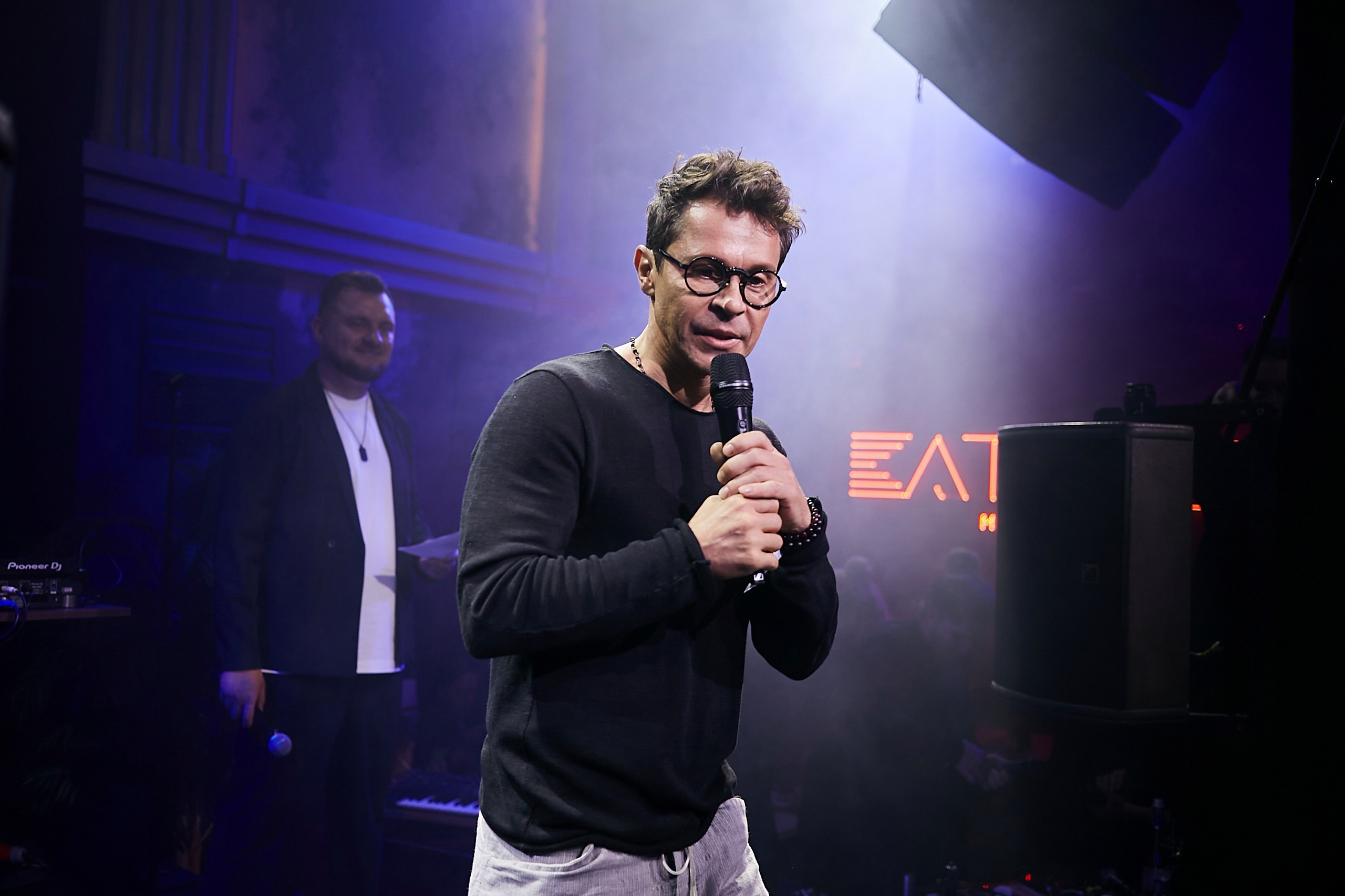 SCREENPAPER Unveils First Printed Glossy Magazine in Star-Studded Fashion Show. Фотограф и Видеограф в Москве. Олег Корушев