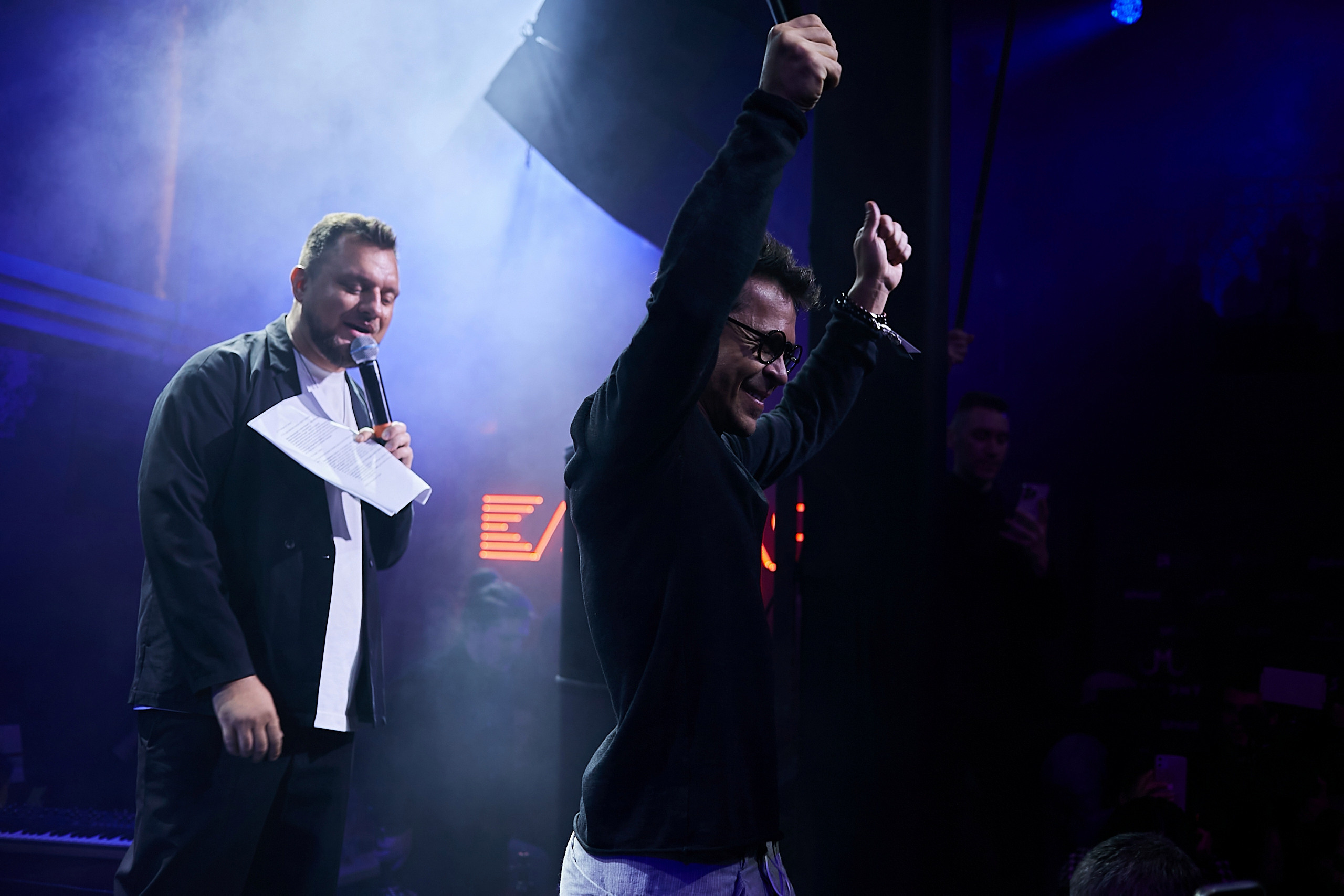 SCREENPAPER Unveils First Printed Glossy Magazine in Star-Studded Fashion Show. Фотограф и Видеограф в Москве. Олег Корушев