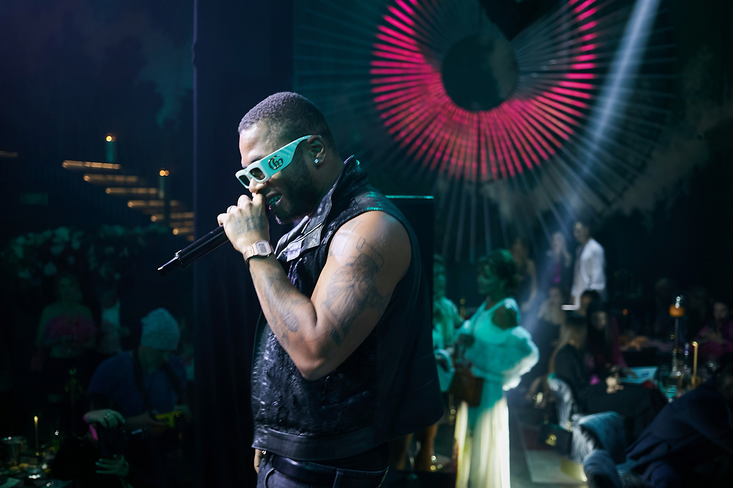 SCREENPAPER Unveils First Printed Glossy Magazine in Star-Studded Fashion Show. Фотограф и Видеограф в Москве. Олег Корушев