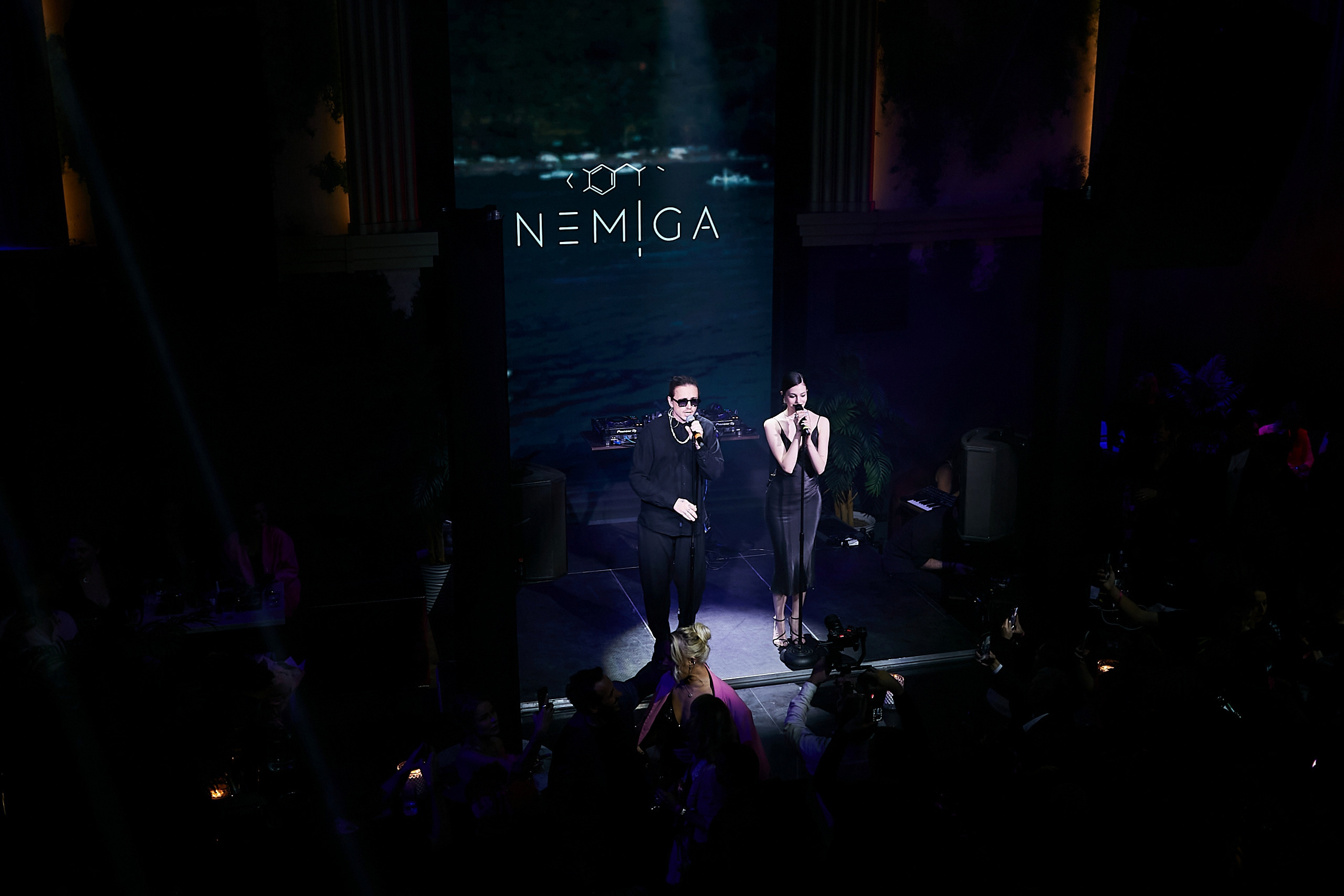 SCREENPAPER Unveils First Printed Glossy Magazine in Star-Studded Fashion Show. Фотограф и Видеограф в Москве. Олег Корушев