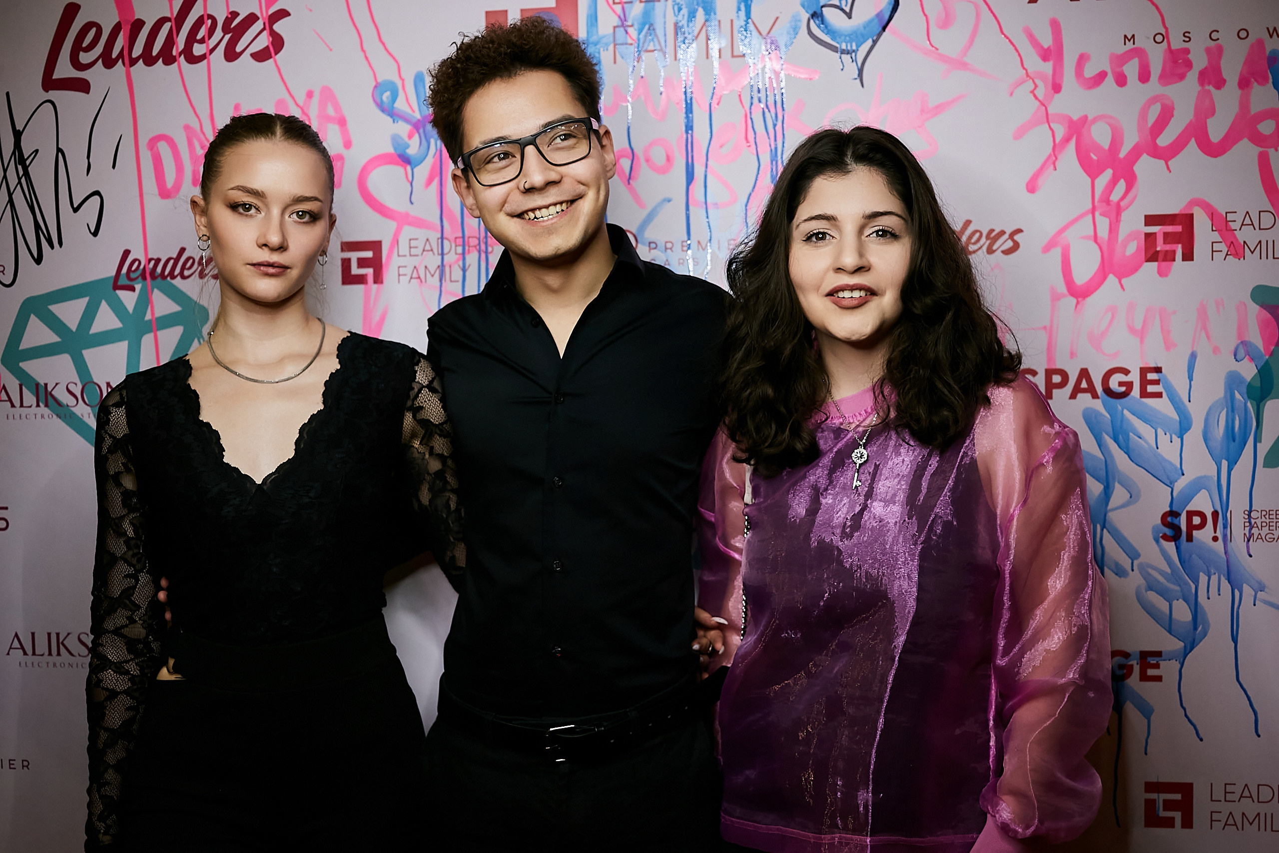 SCREENPAPER Unveils First Printed Glossy Magazine in Star-Studded Fashion Show. Фотограф и Видеограф в Москве. Олег Корушев