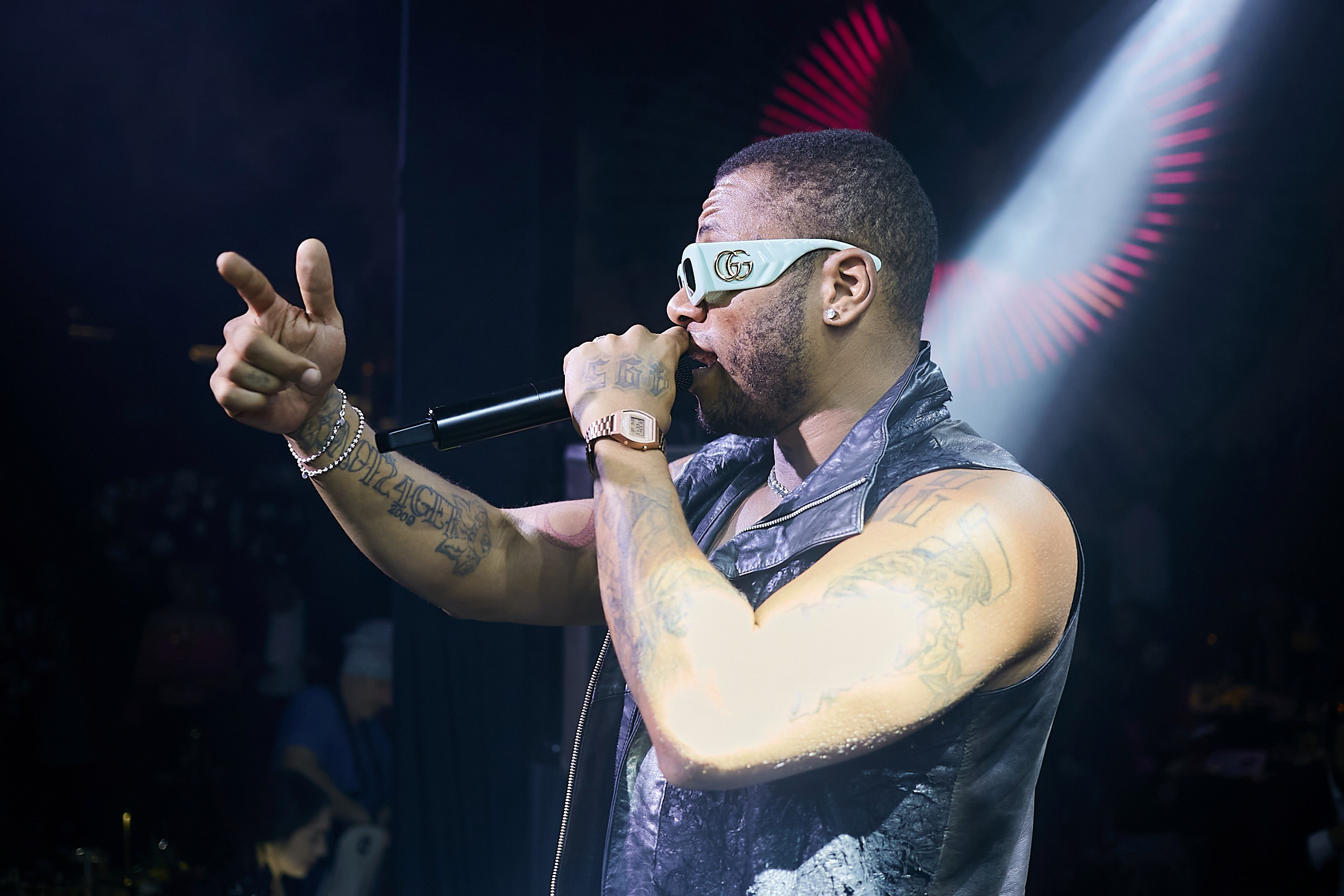 SCREENPAPER Unveils First Printed Glossy Magazine in Star-Studded Fashion Show. Фотограф и Видеограф в Москве. Олег Корушев