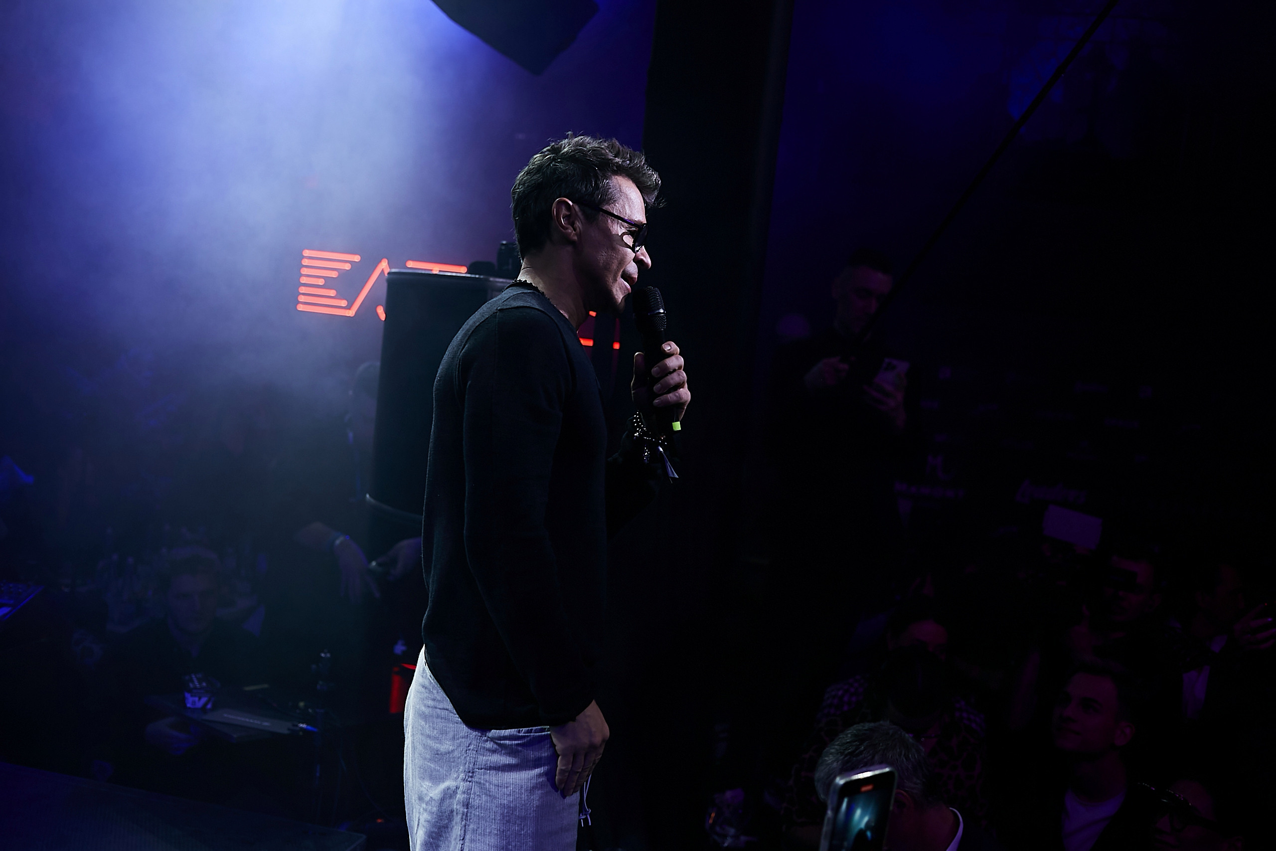 SCREENPAPER Unveils First Printed Glossy Magazine in Star-Studded Fashion Show. Фотограф и Видеограф в Москве. Олег Корушев