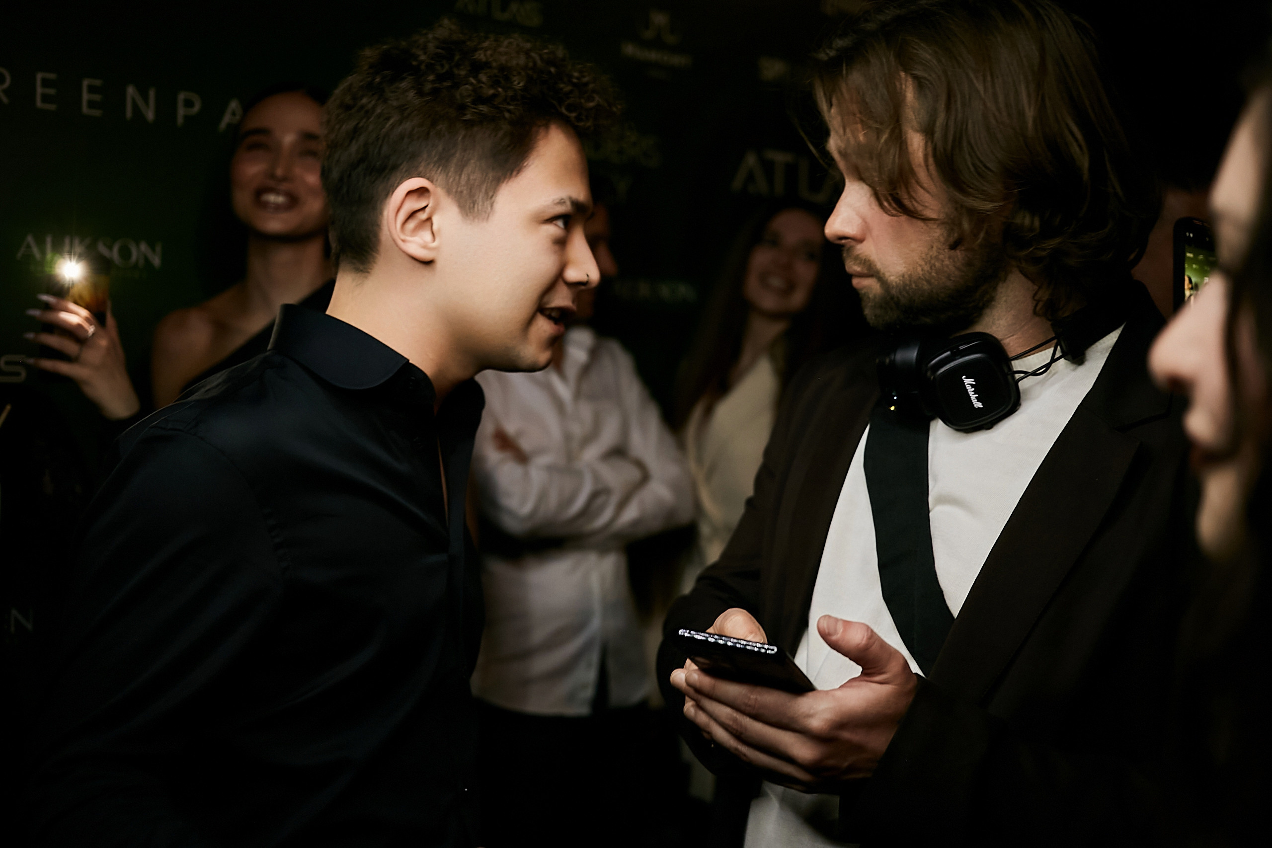 SCREENPAPER Unveils First Printed Glossy Magazine in Star-Studded Fashion Show. Фотограф и Видеограф в Москве. Олег Корушев