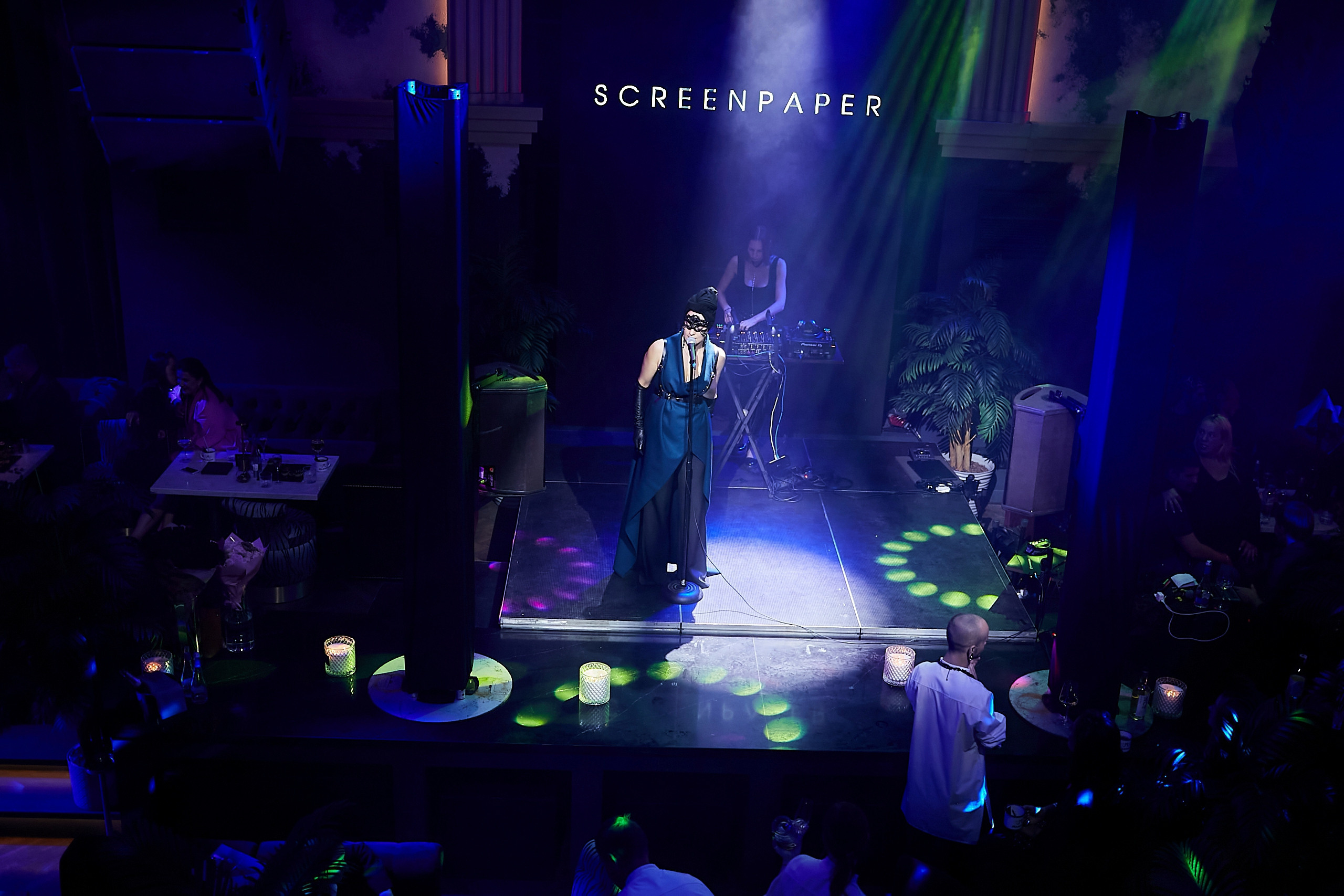 SCREENPAPER Unveils First Printed Glossy Magazine in Star-Studded Fashion Show. Фотограф и Видеограф в Москве. Олег Корушев