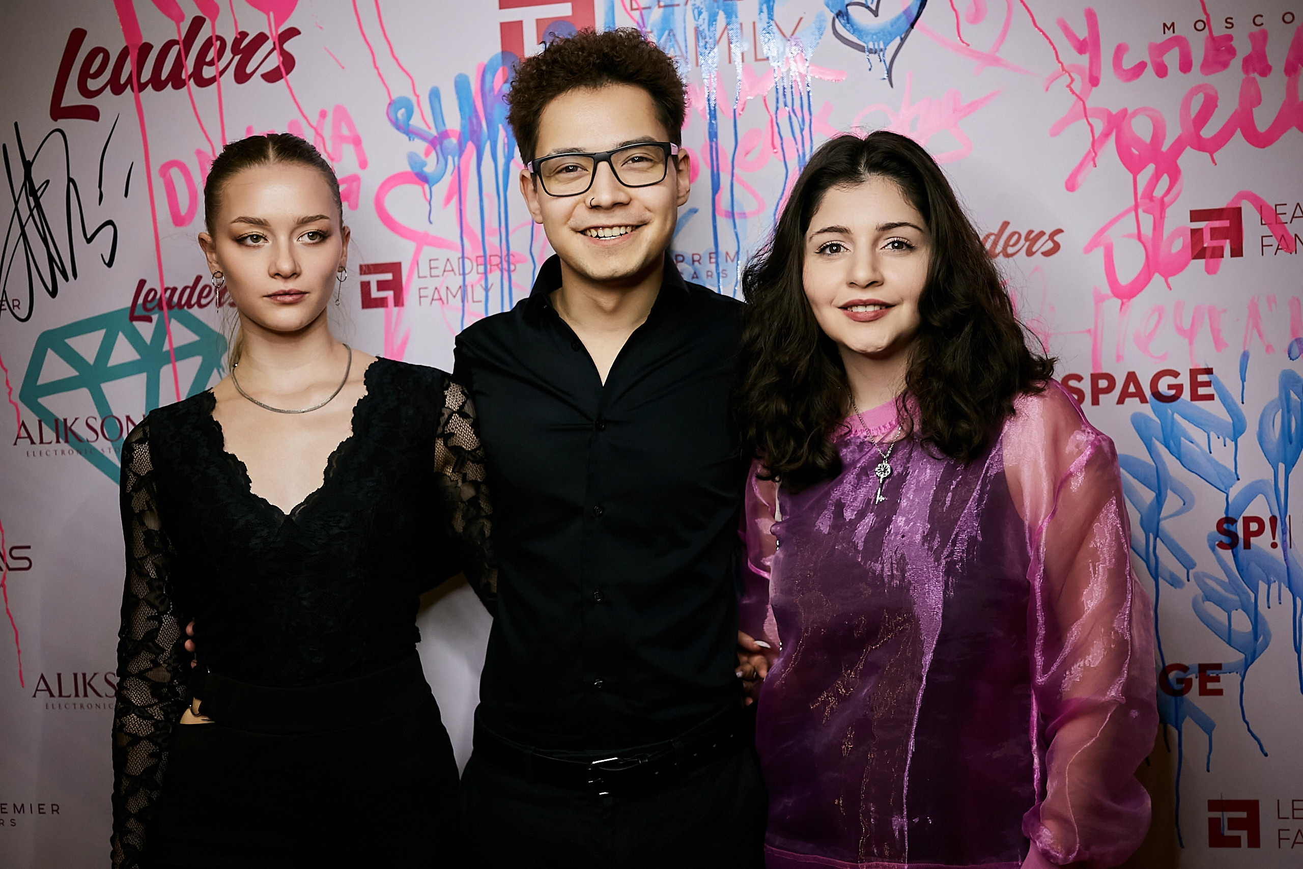 SCREENPAPER Unveils First Printed Glossy Magazine in Star-Studded Fashion Show. Фотограф и Видеограф в Москве. Олег Корушев