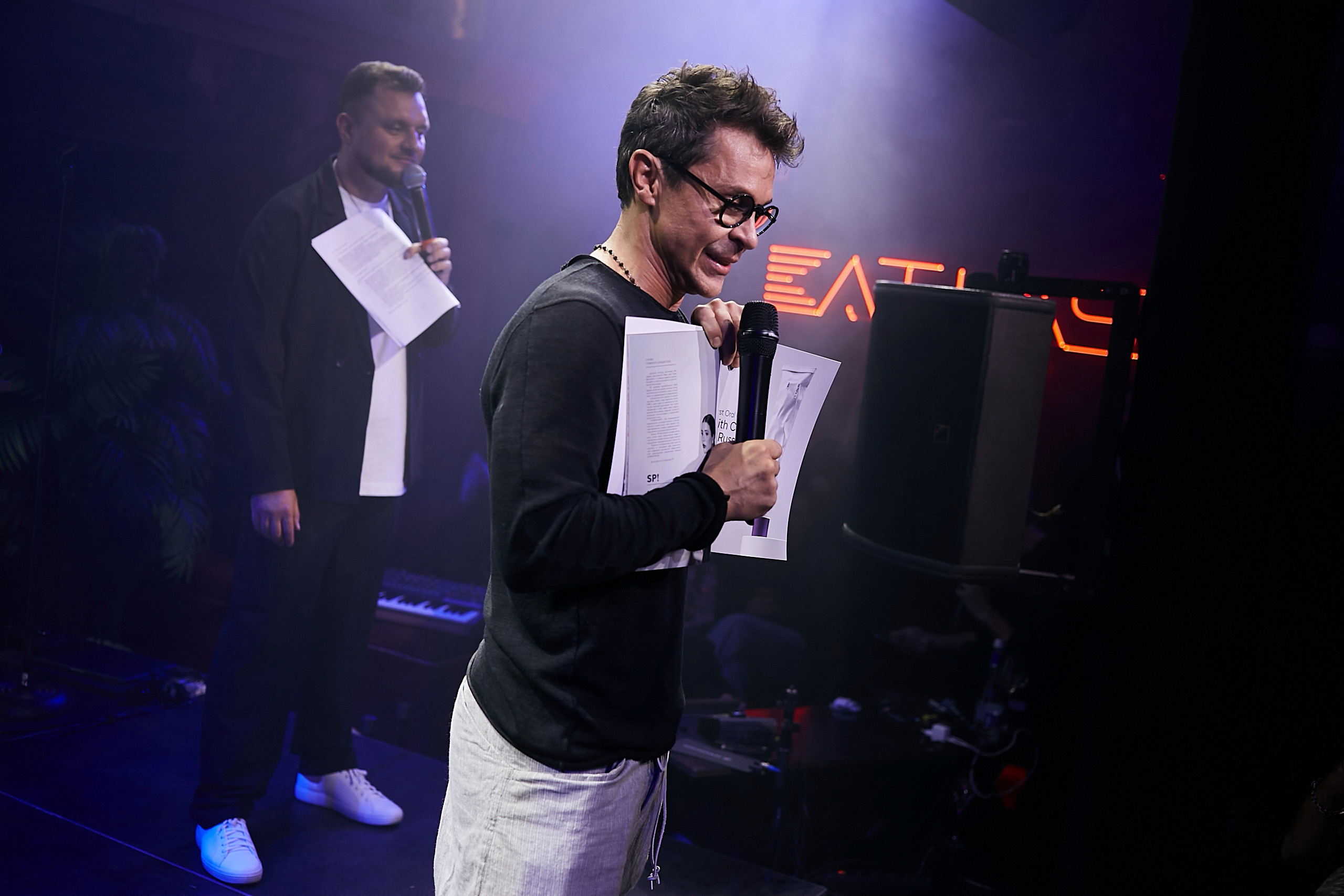 SCREENPAPER Unveils First Printed Glossy Magazine in Star-Studded Fashion Show. Фотограф и Видеограф в Москве. Олег Корушев