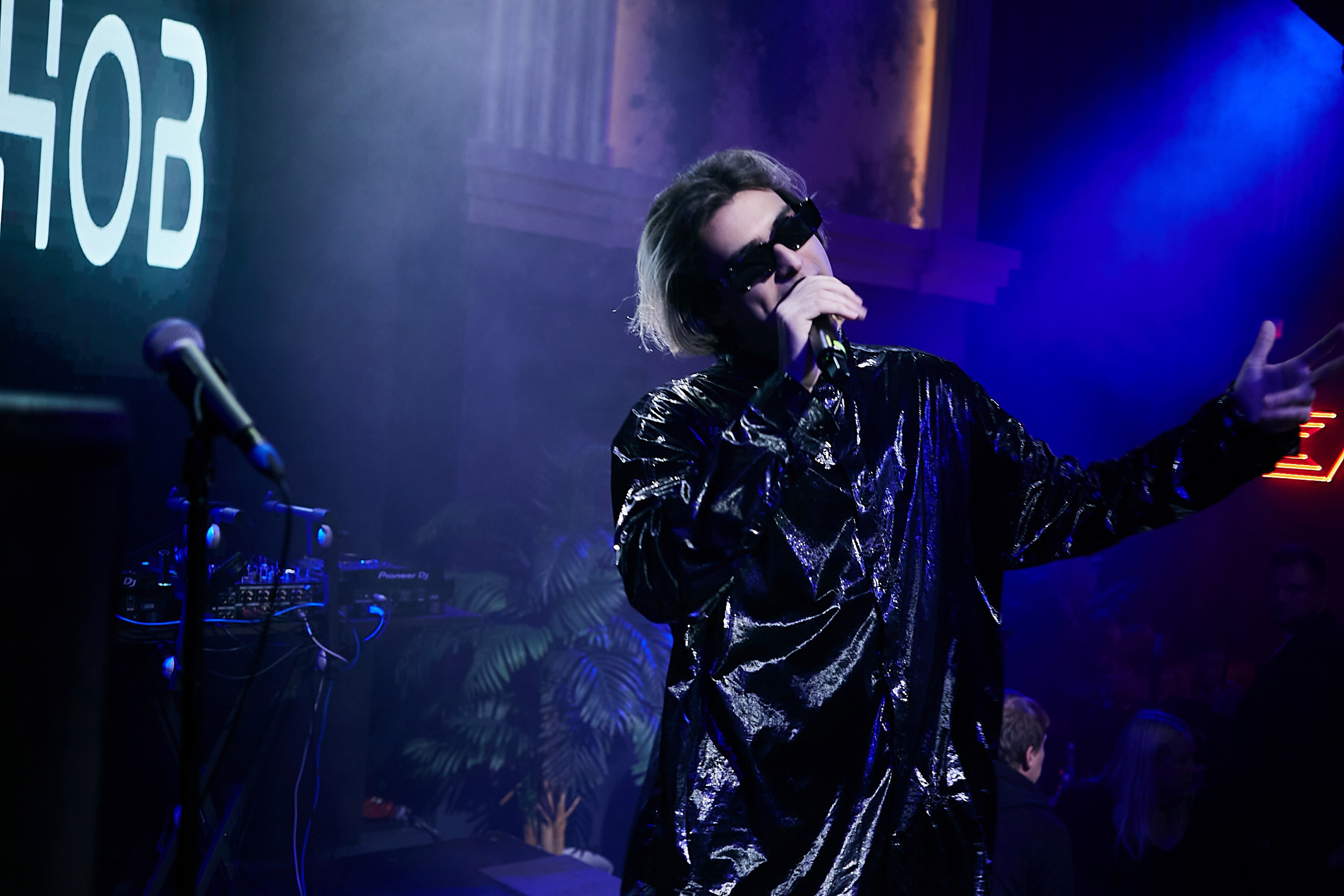 SCREENPAPER Unveils First Printed Glossy Magazine in Star-Studded Fashion Show. Фотограф и Видеограф в Москве. Олег Корушев