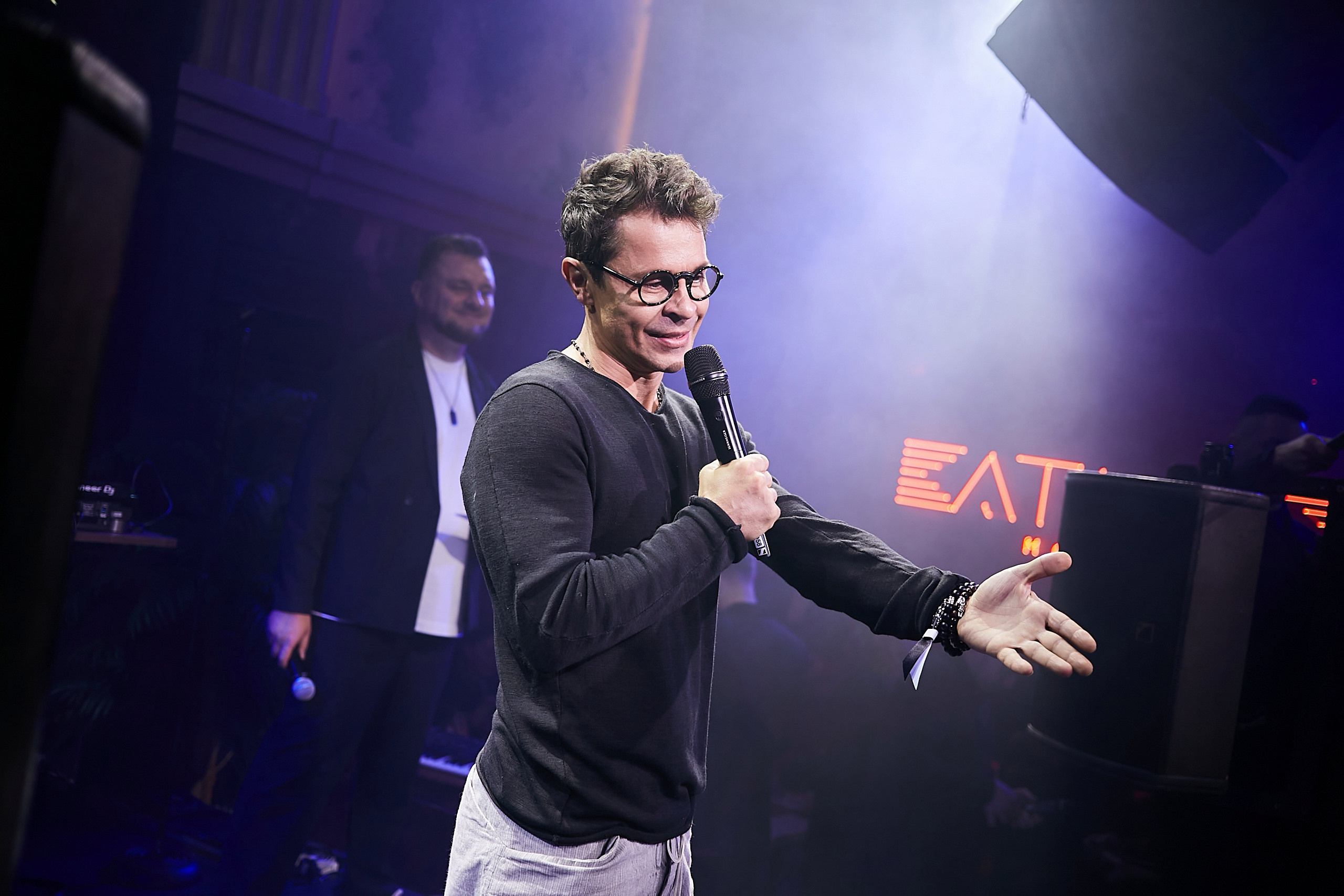 SCREENPAPER Unveils First Printed Glossy Magazine in Star-Studded Fashion Show. Фотограф и Видеограф в Москве. Олег Корушев