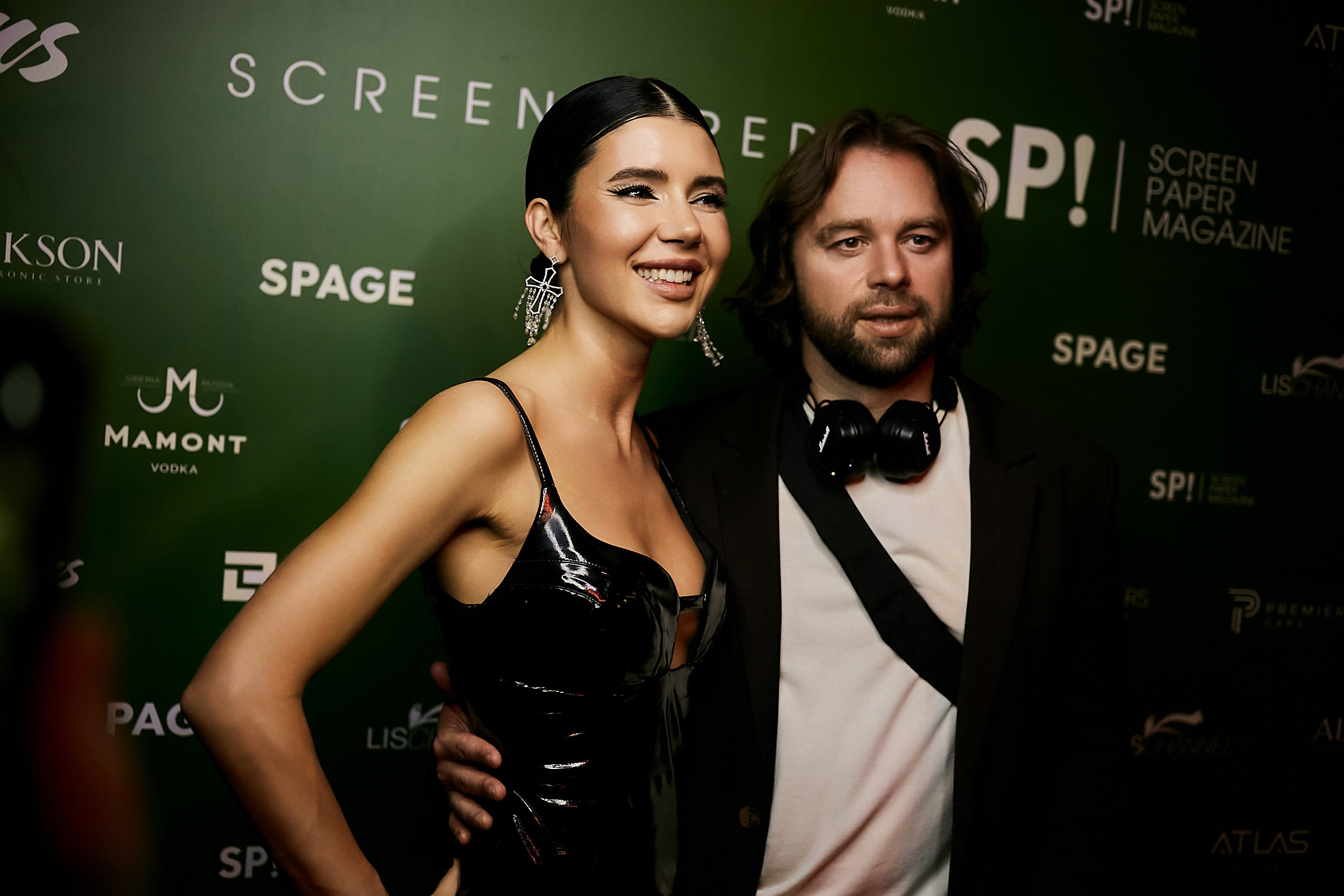 SCREENPAPER Unveils First Printed Glossy Magazine in Star-Studded Fashion Show. Фотограф и Видеограф в Москве. Олег Корушев