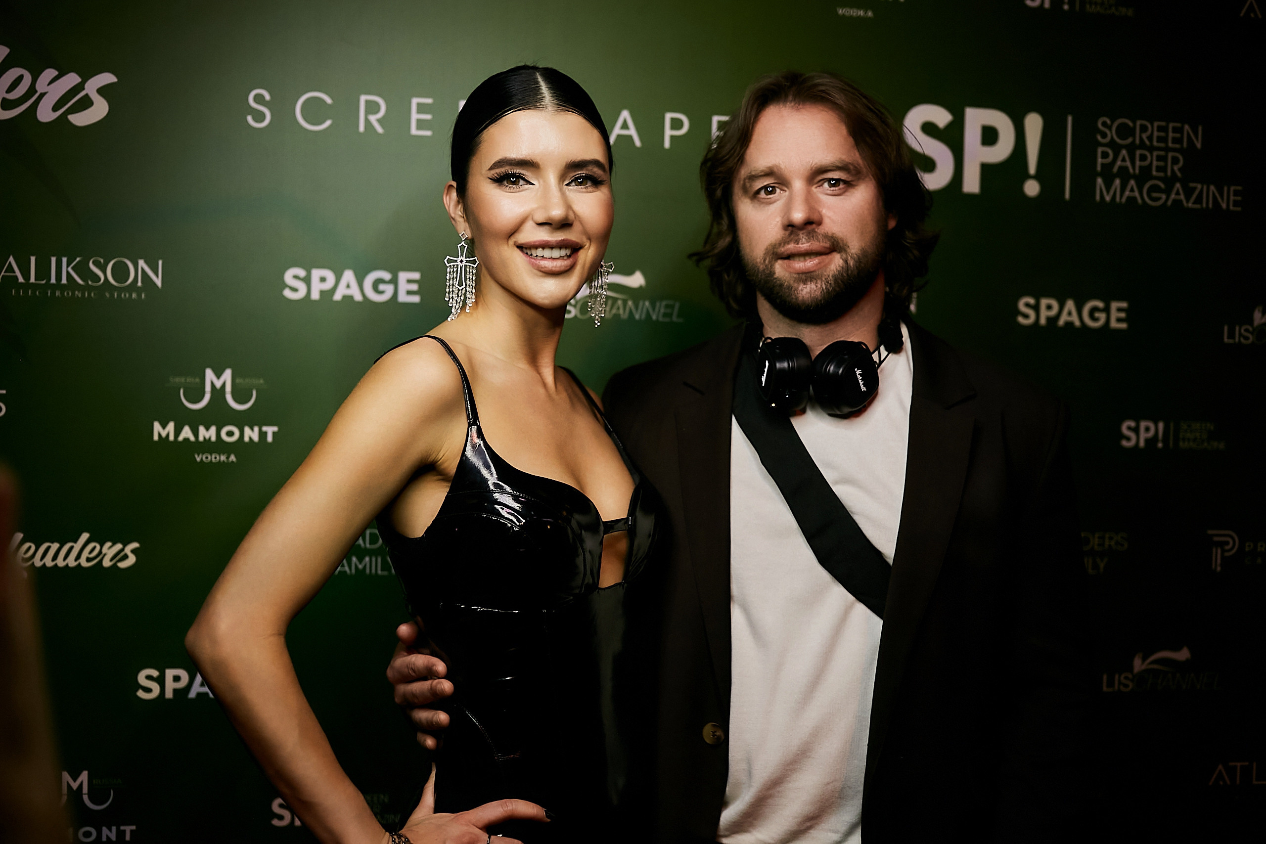 SCREENPAPER Unveils First Printed Glossy Magazine in Star-Studded Fashion Show. Фотограф и Видеограф в Москве. Олег Корушев