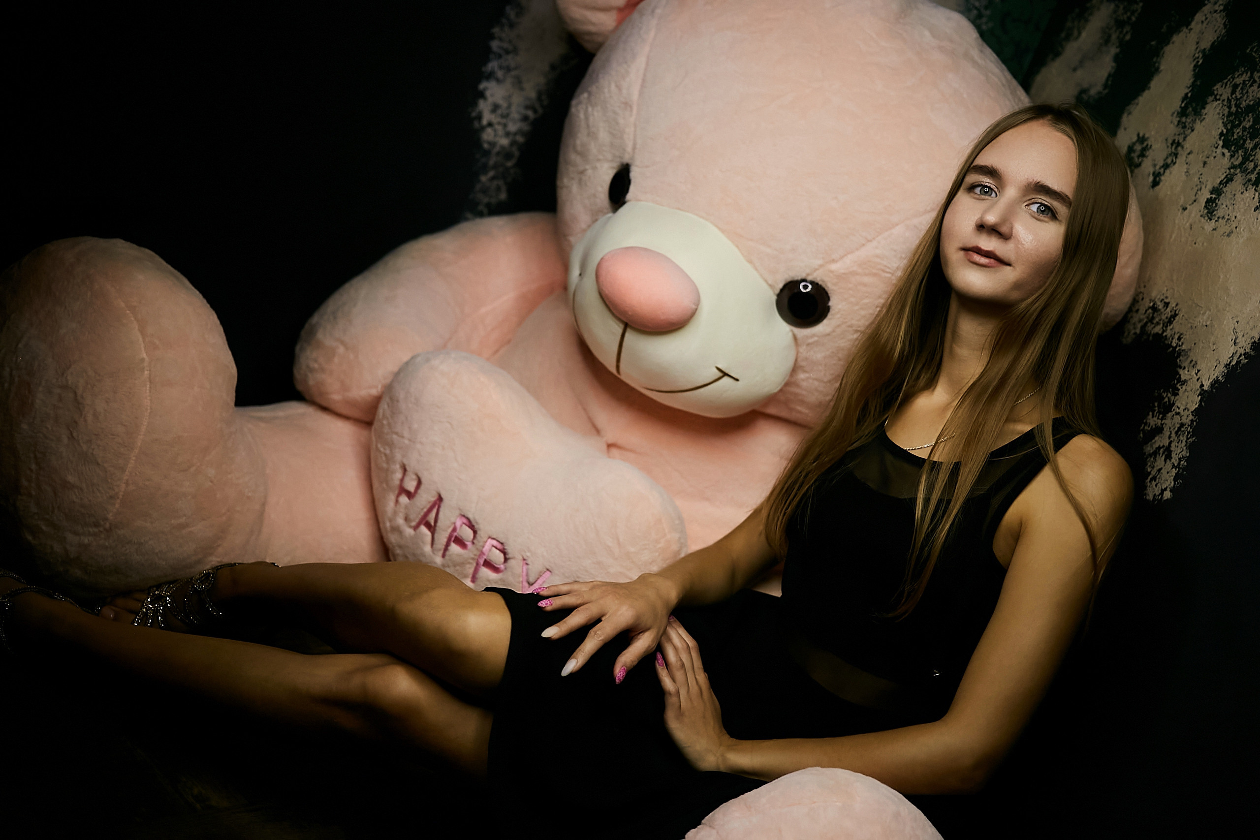 SCREENPAPER Unveils First Printed Glossy Magazine in Star-Studded Fashion Show. Фотограф и Видеограф в Москве. Олег Корушев