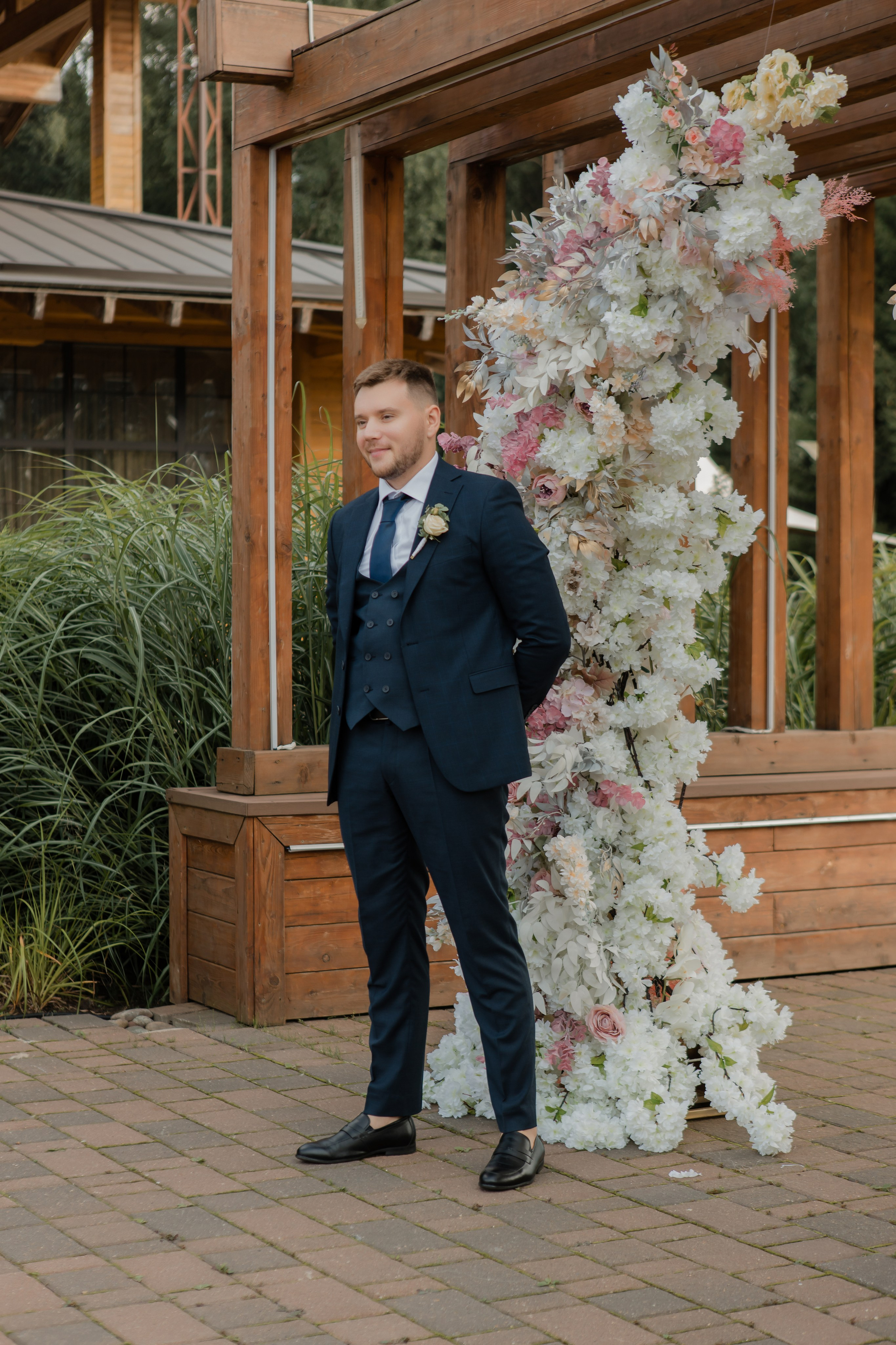 Юрий и Кристина. Видеосъемка и фотосъемка свадеб. Фотограф и оператор на свадьбу. Видеосъемка подкастов, собственная видео-фотостудии. Предметная фотосъемка