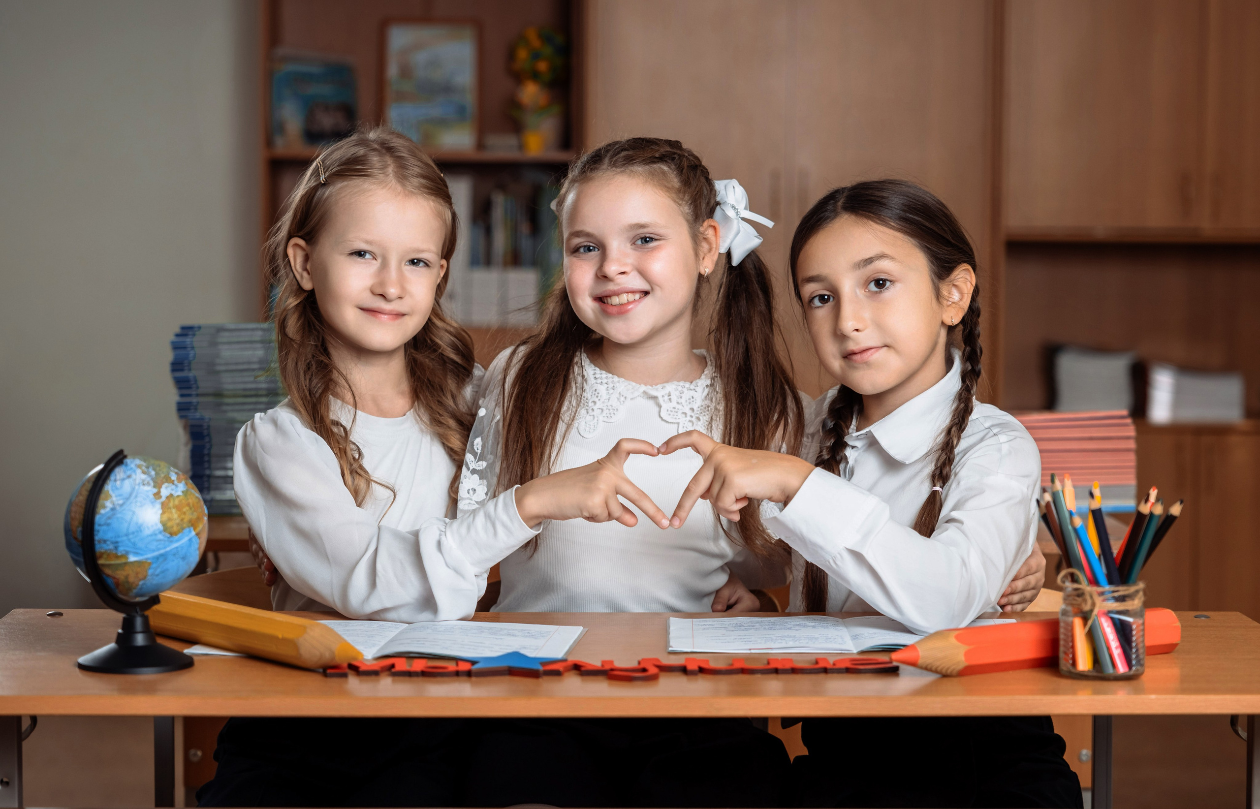 Начальные классы. Выпускные школьные фото­альбомы для школ и детских садов в Волгограде и Волжском