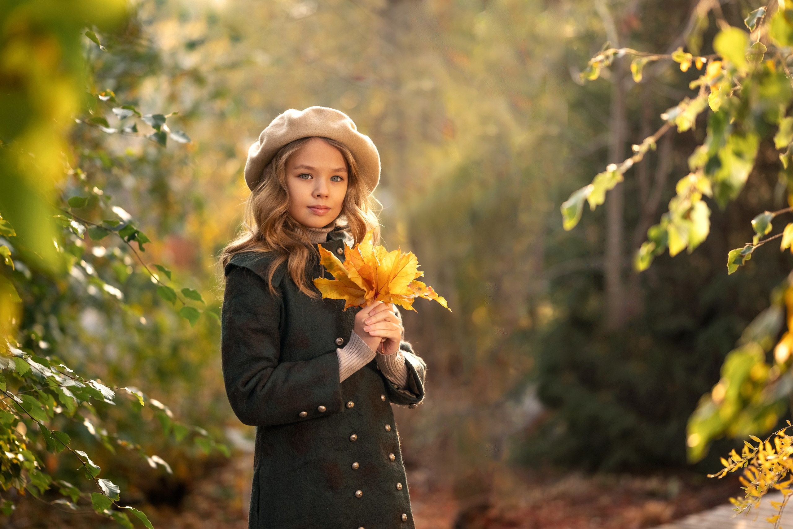 Валерия и корги. Осення прогулка. Фотограф в Тюмени Голышева Елена