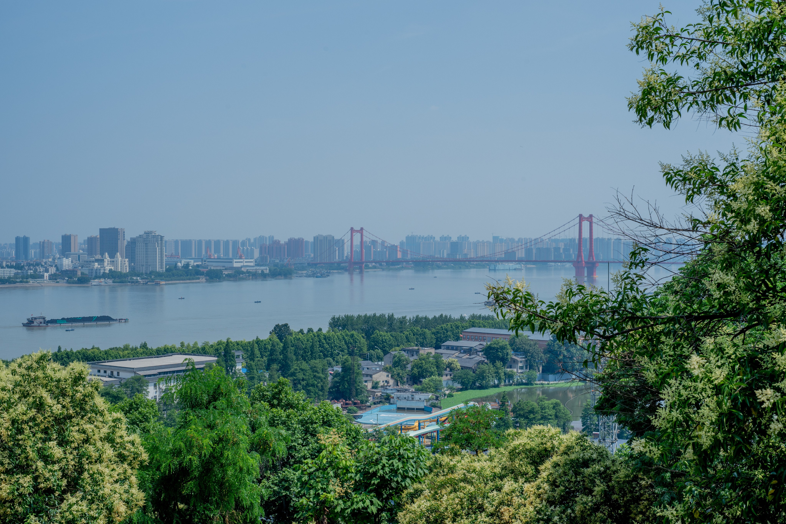 Рекламный фотограф из Гуанчжоу: путешествие по Уханю через объектив камеры. Коммерческий и предметный фотограф в Гуанчжоу Коваленко Александр