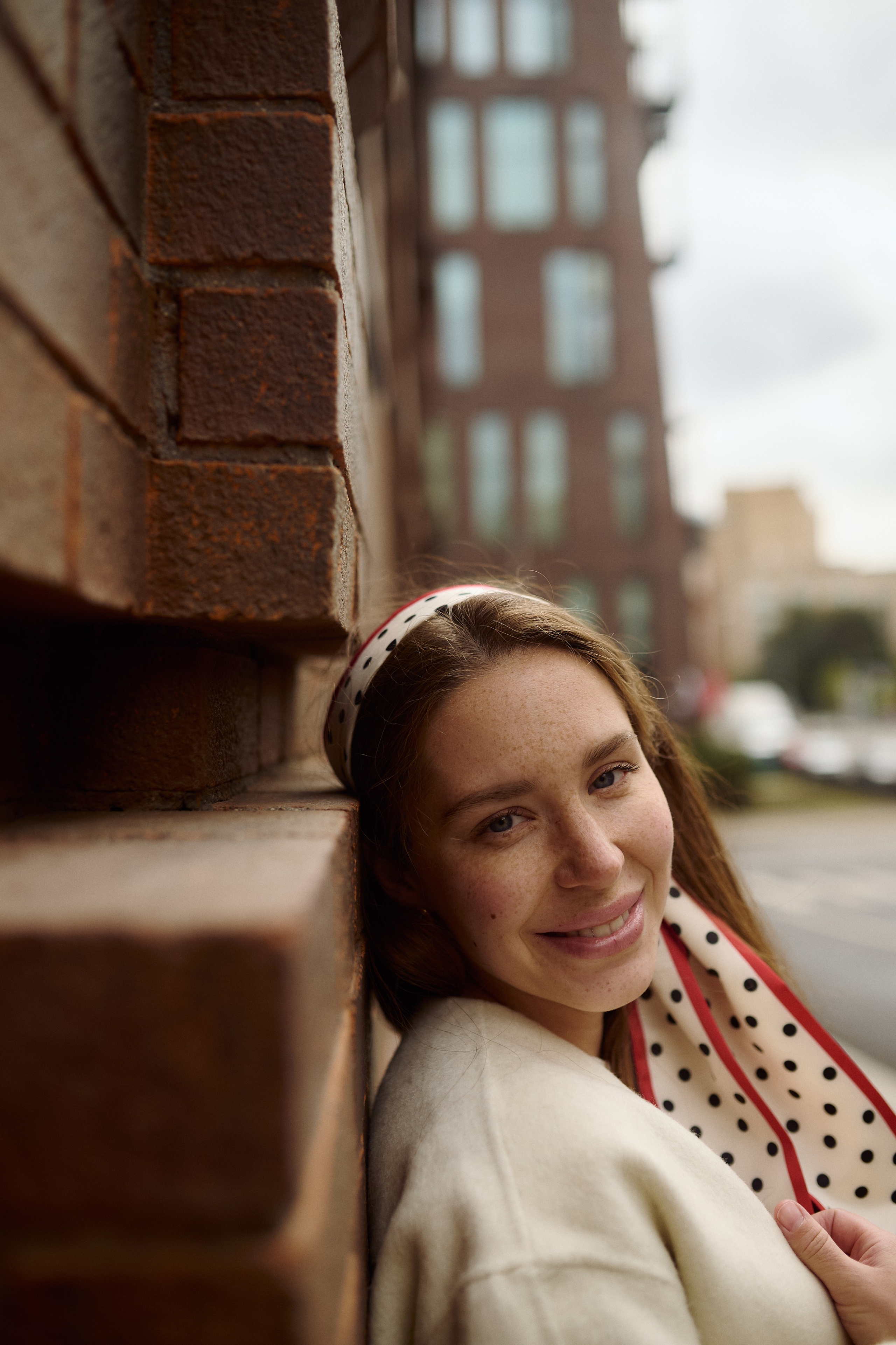 Оля на прогулке по городу. Семейный и свадебный lifestyle-фотограф в Москве Мария Петрова