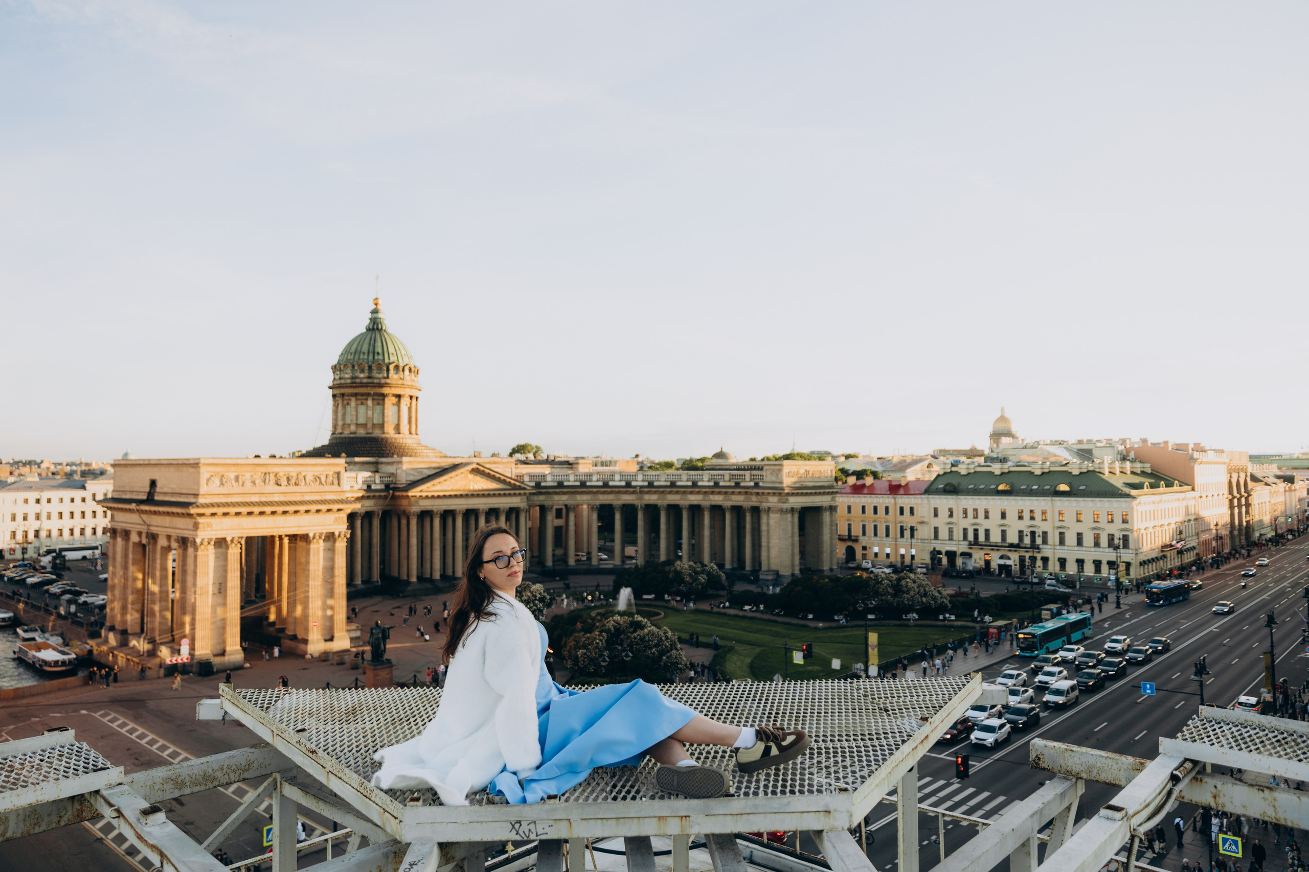Фотосессия на крыше в Санкт-Петербурге, с видом на Зингер, Казанский собор, Думскую башню и Спас-на-Крови