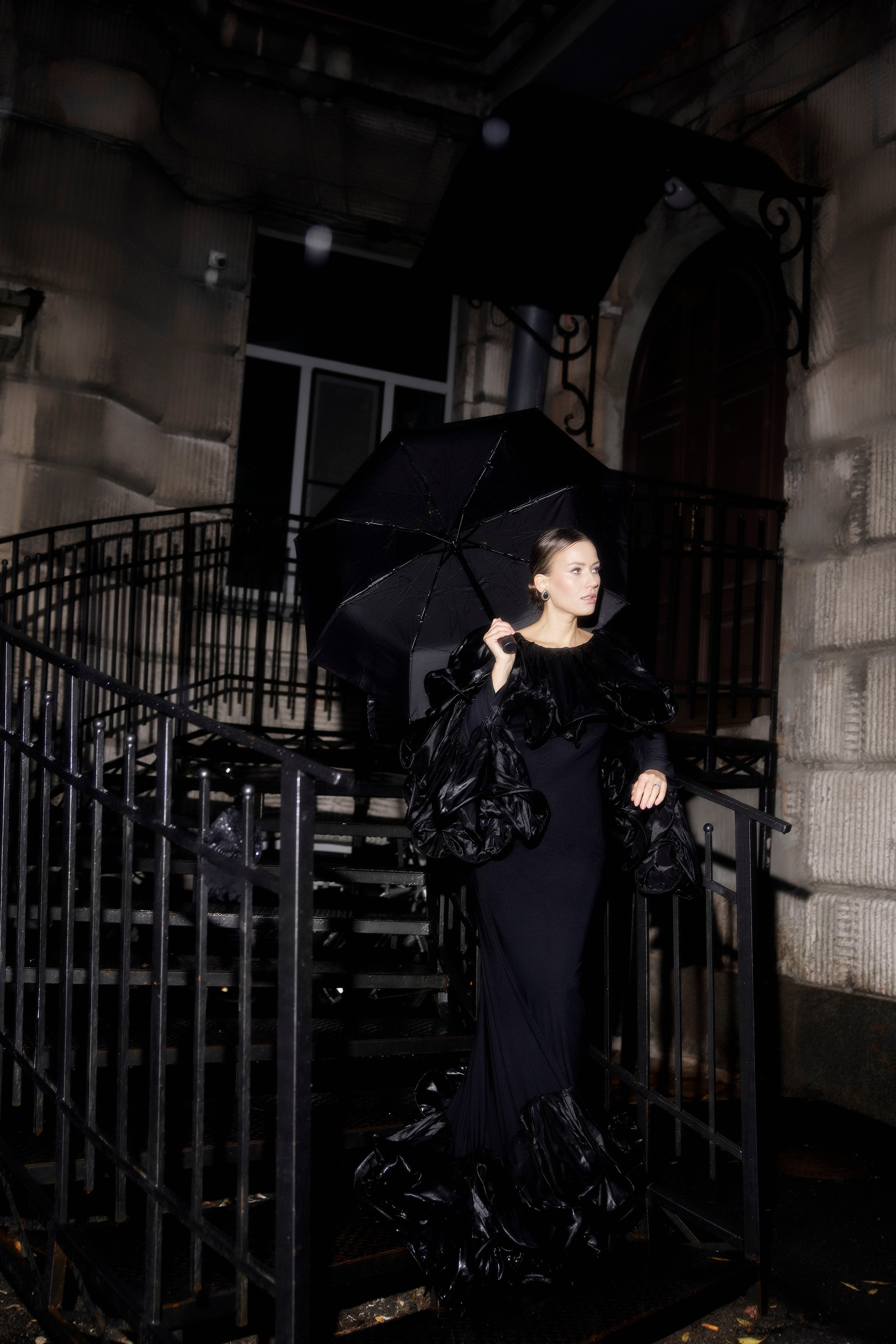 уличная съемка  съемка девушки в нарядном праздничном платье в студии фотограф питер санкт-петербург женский портрет женская портретная съемка 