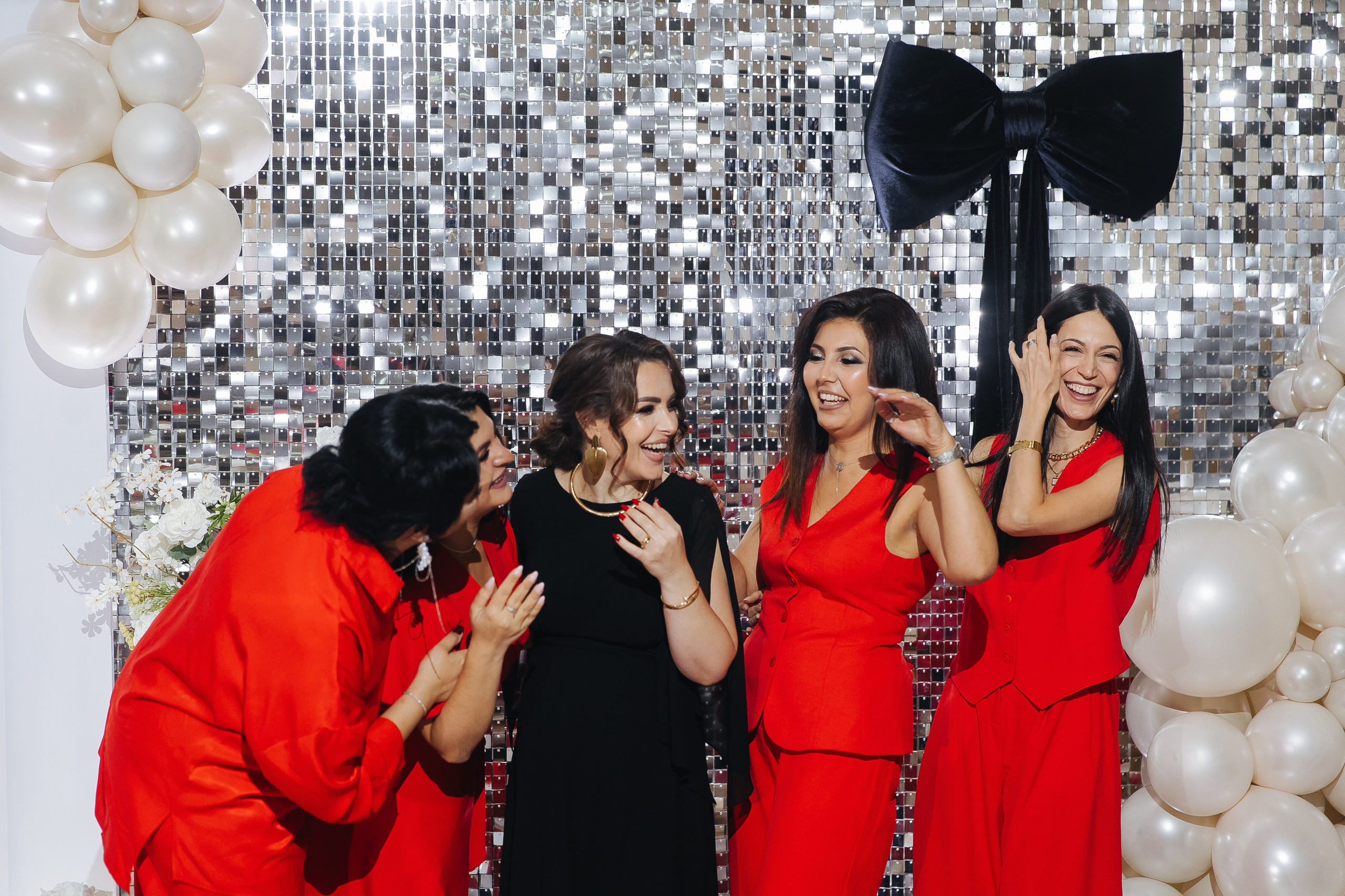 Ани и Назели. 35&5 День рождения, «Янтарь». Фотограф в Красноярске Надежда Воскресенская