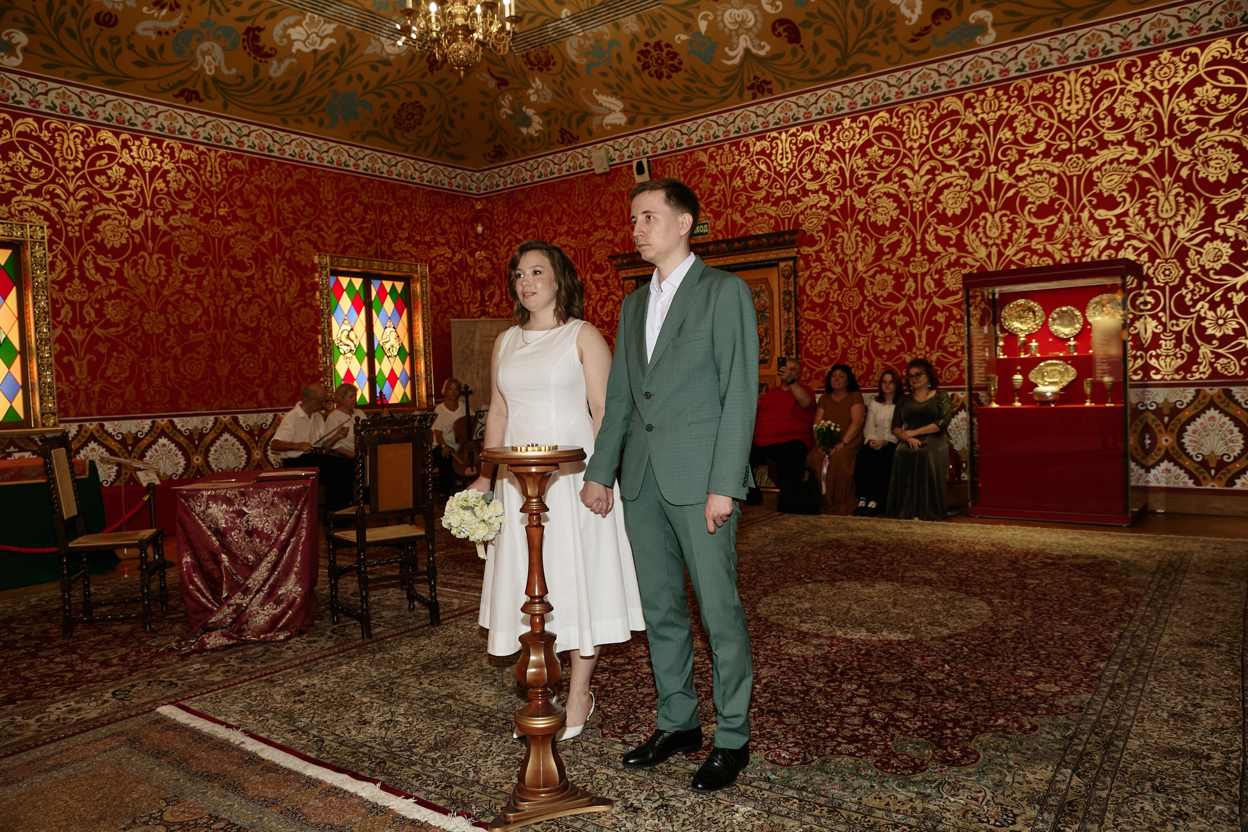 Анонс, свадебная съёмка Александра и Анастасии. Роспить — дворец каря Алексея Михайловича в парке Коломенское, прогулка Коломенское. Фотограф и свадебный фотограф в Москве