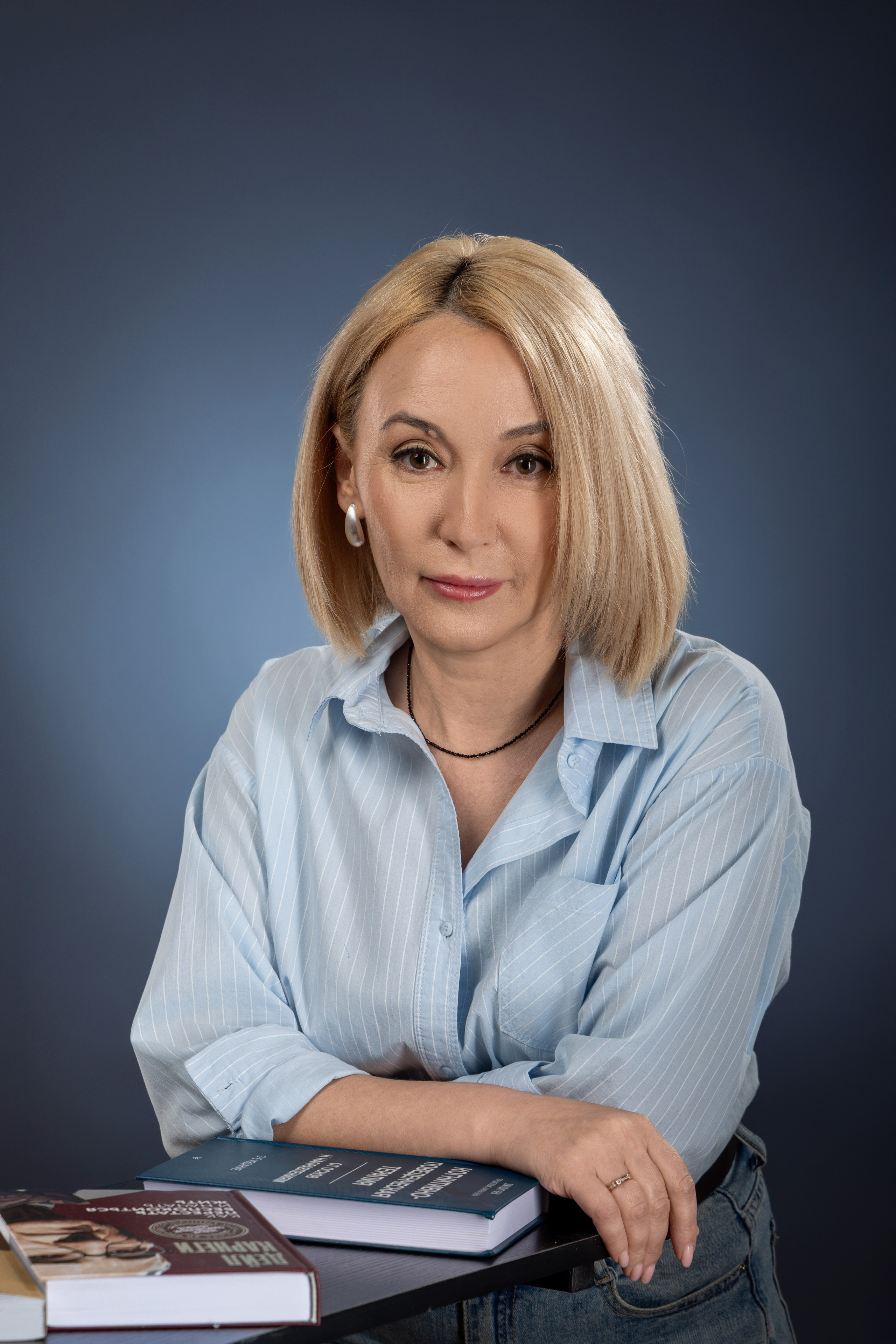 Фото и видео: Пакет для запуска своего Telegram-канала для психолога Резеды Талиповой. Фотограф Андрей Зикеев, фотостудия AzArt Studio в Москве