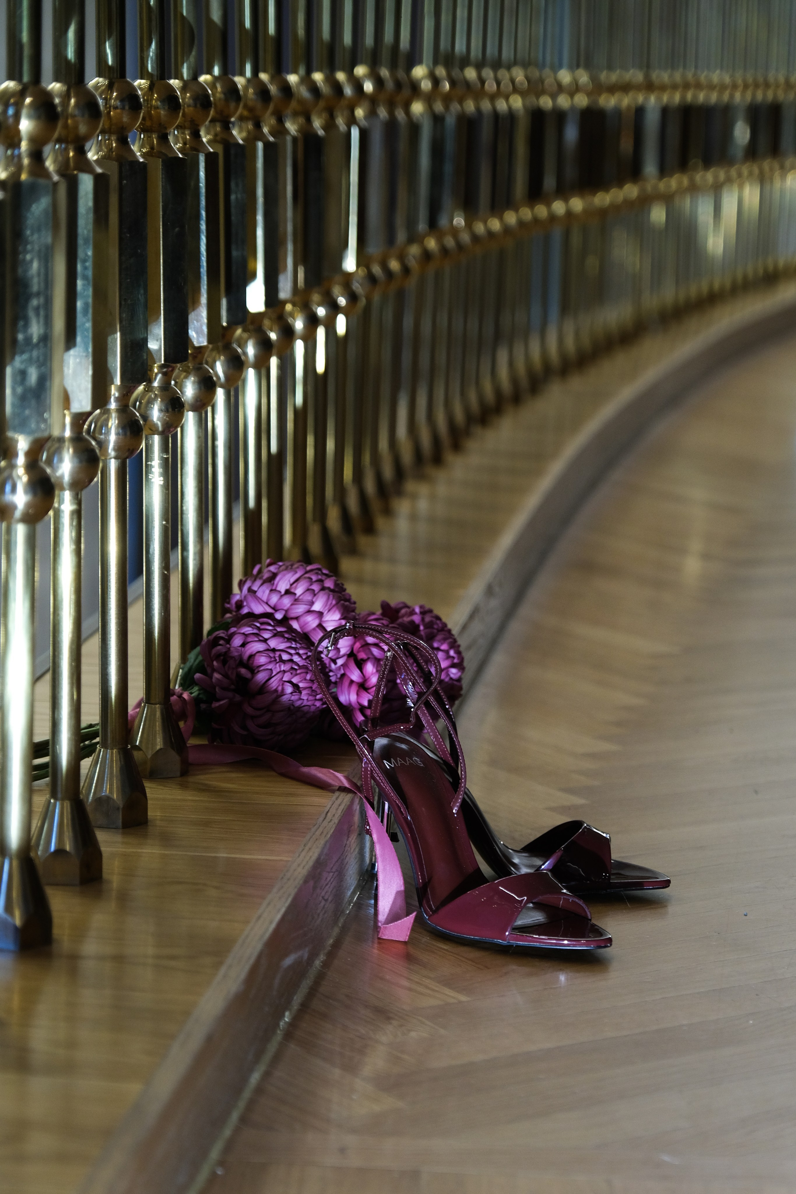 Свадебная фотосессия в театре драмы имени Наума Орлова. Свадебный фотограф в Челябинске Сырчикова Наталья