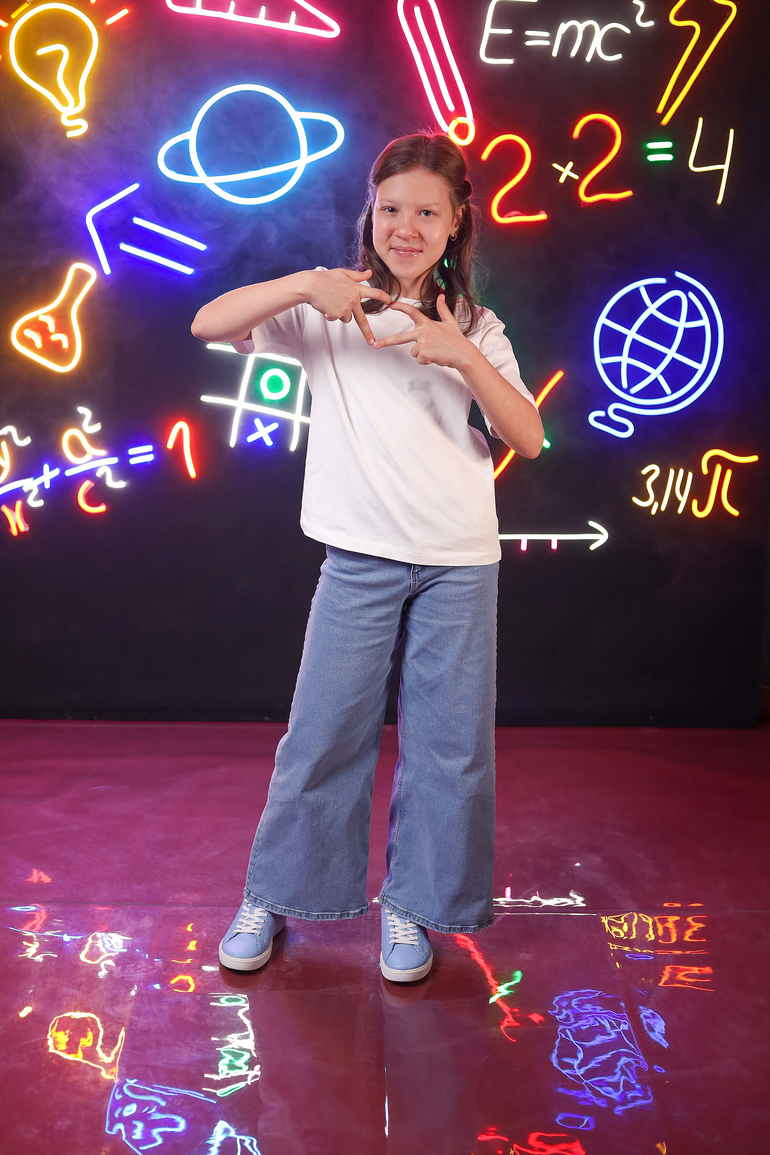 Выпускной альбом "Неон". Выпускные альбомы в Тюмени для школ, садов, вузов спортивных секций