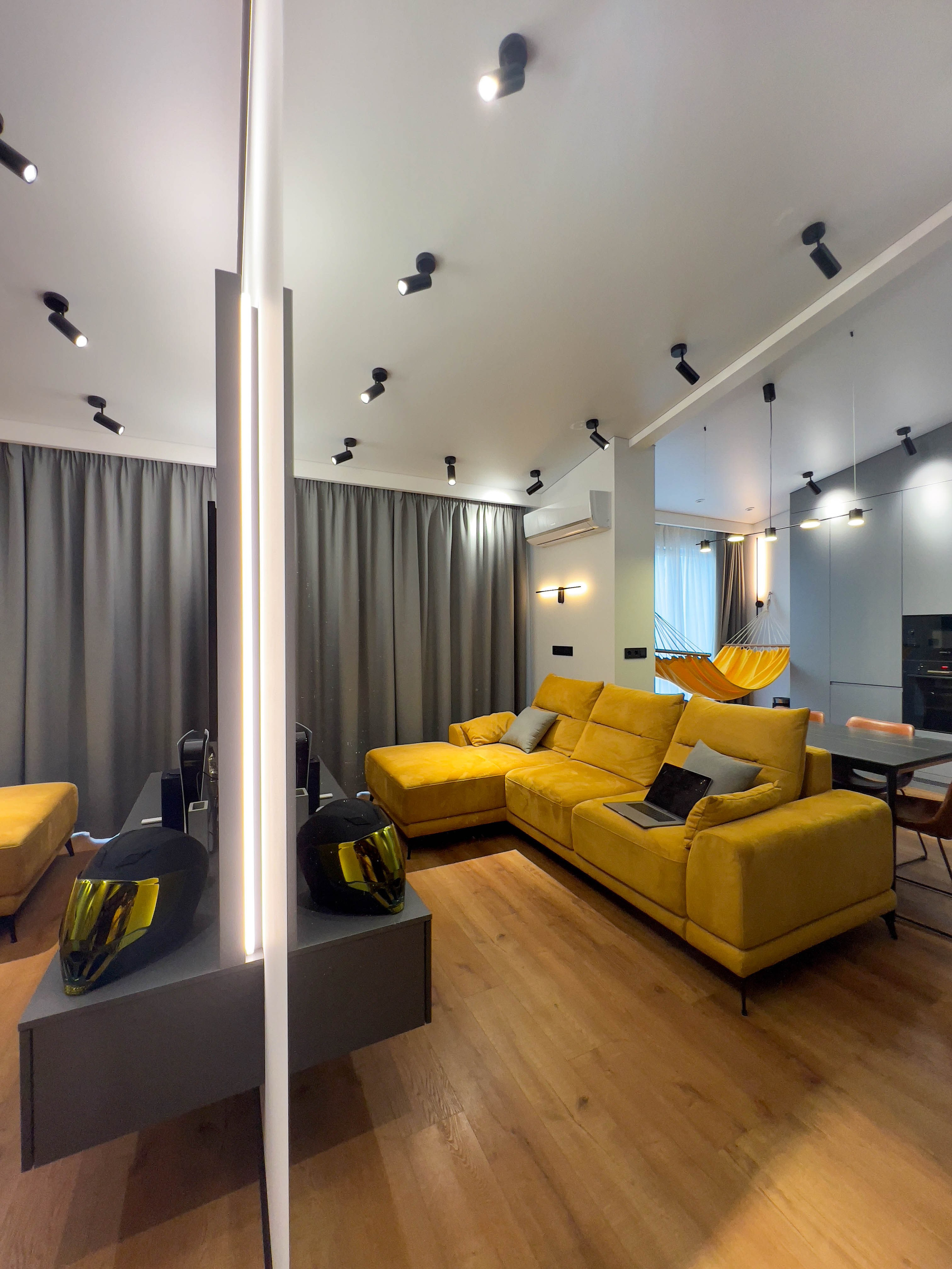 The apartment is on two levels. Fotograf Dmitrii Donets